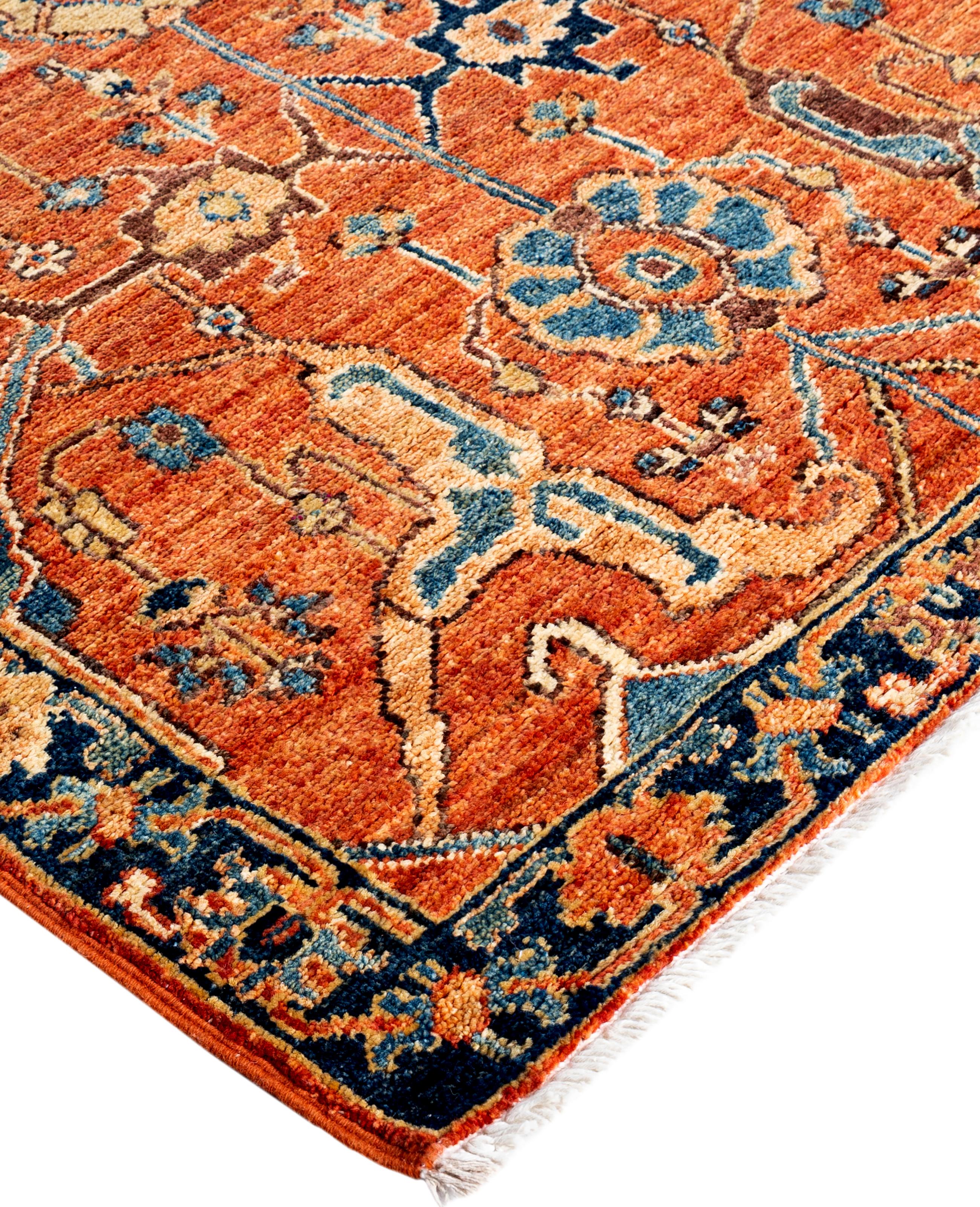 Les tapis Serapi sont connus pour leurs motifs géométriques audacieux et leurs riches couleurs. Ils présentent souvent un médaillon central entouré de motifs complexes. Ils utilisent généralement une palette de couleurs chaudes et terreuses, avec