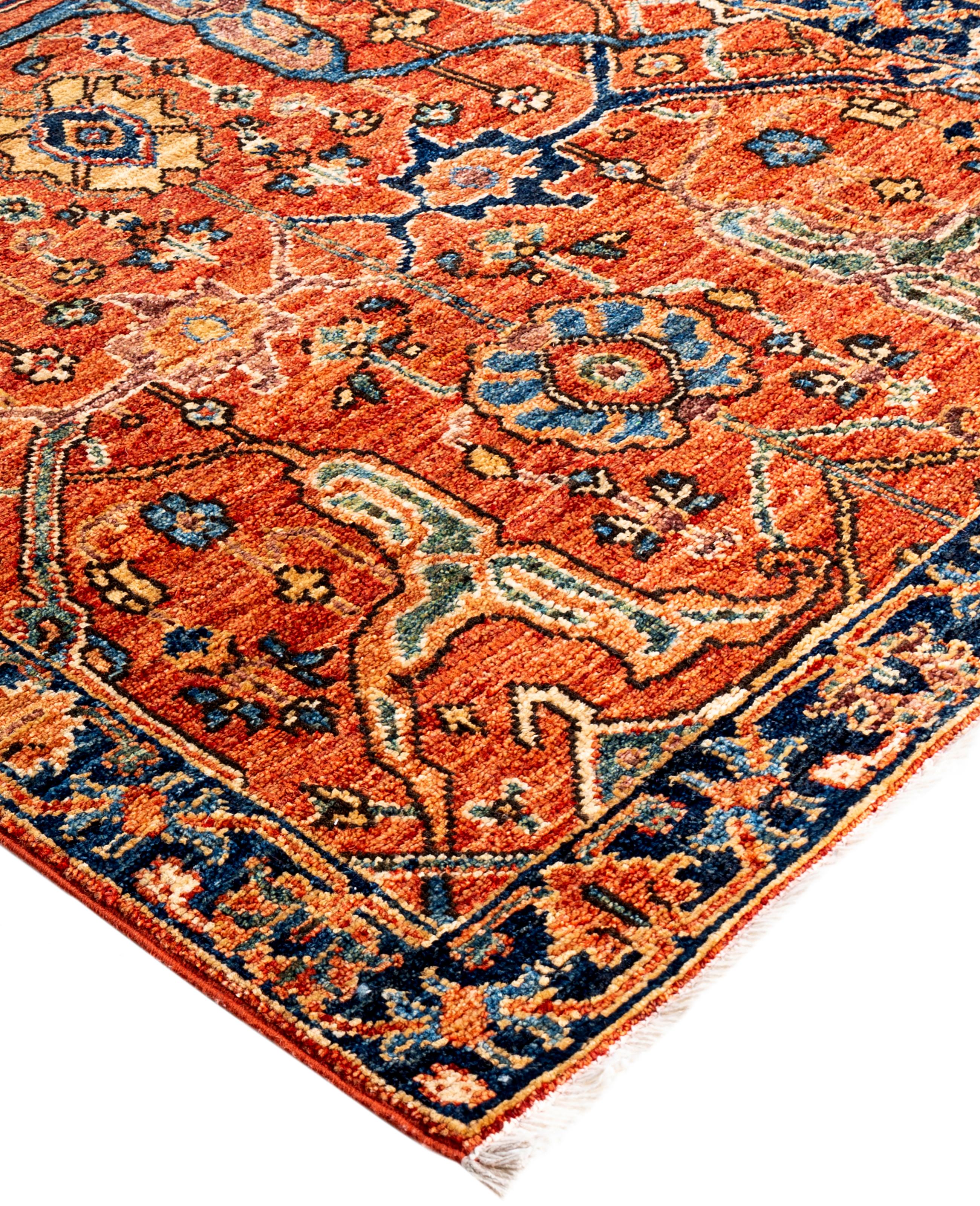 Las alfombras Serapi son conocidas por sus diseños geométricos y audaces y sus ricos colores, a menudo con un medallón central rodeado de intrincados dibujos. Suelen utilizar una paleta de colores cálidos y terrosos, con rojos intensos, azules,