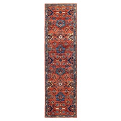 Tapis traditionnel tribal Serapi rouge noué à la main 2' 8" x 9' 9"