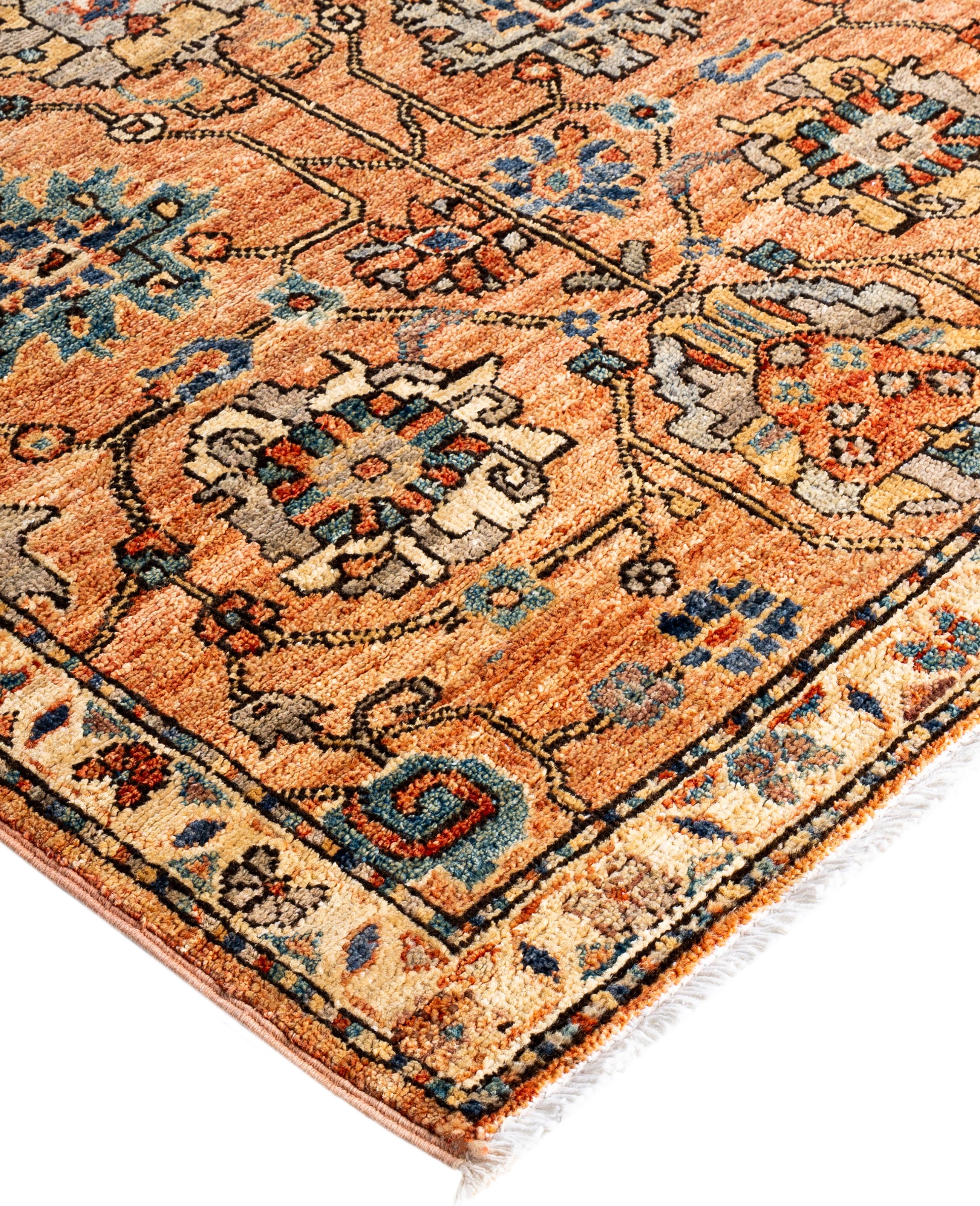 Les tapis Serapi sont connus pour leurs motifs géométriques audacieux et leurs riches couleurs. Ils présentent souvent un médaillon central entouré de motifs complexes. Ils utilisent généralement une palette de couleurs chaudes et terreuses, avec