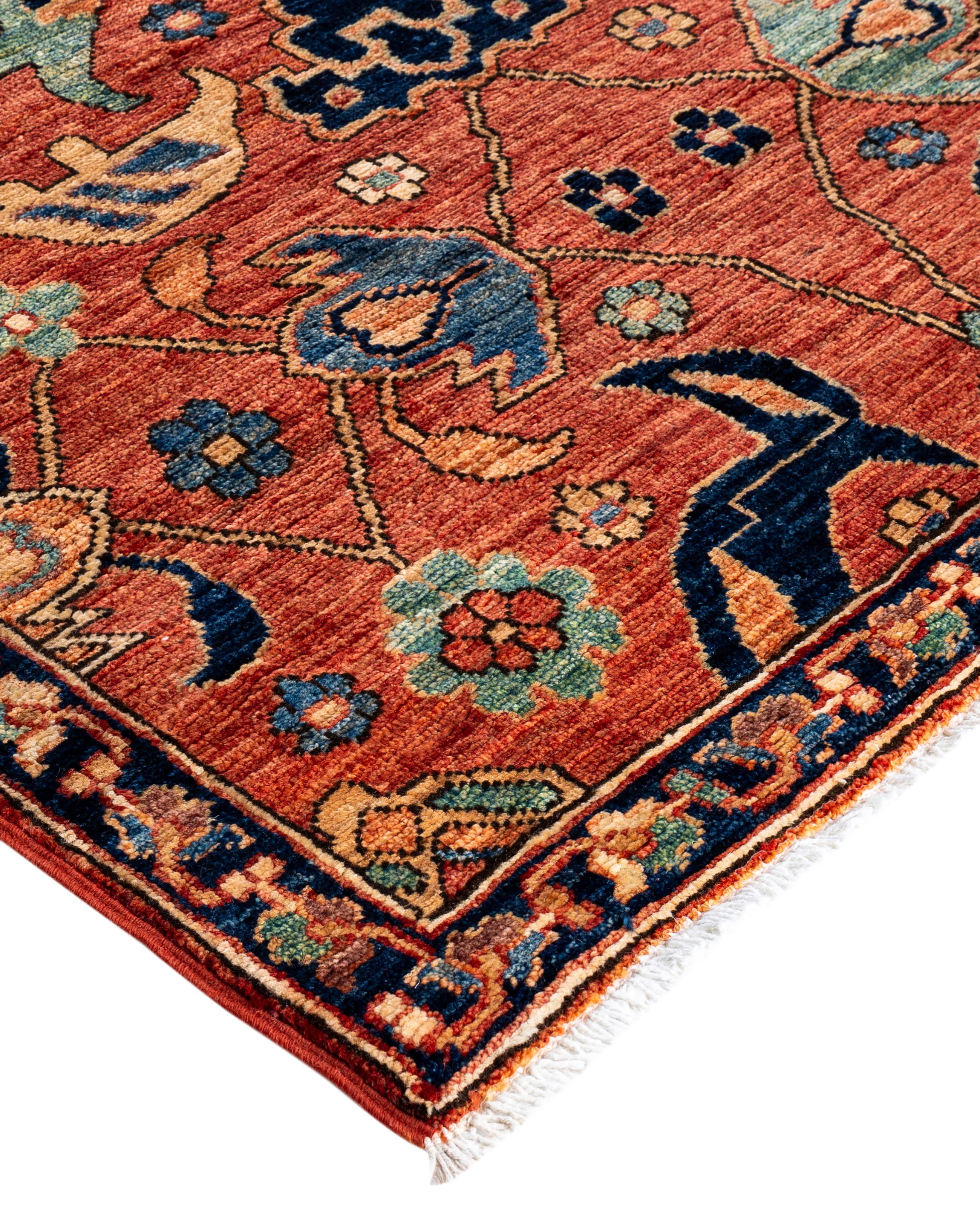 Las alfombras Serapi son conocidas por sus diseños geométricos y audaces y sus ricos colores, a menudo con un medallón central rodeado de intrincados dibujos. Suelen utilizar una paleta de colores cálidos y terrosos, con rojos intensos, azules,