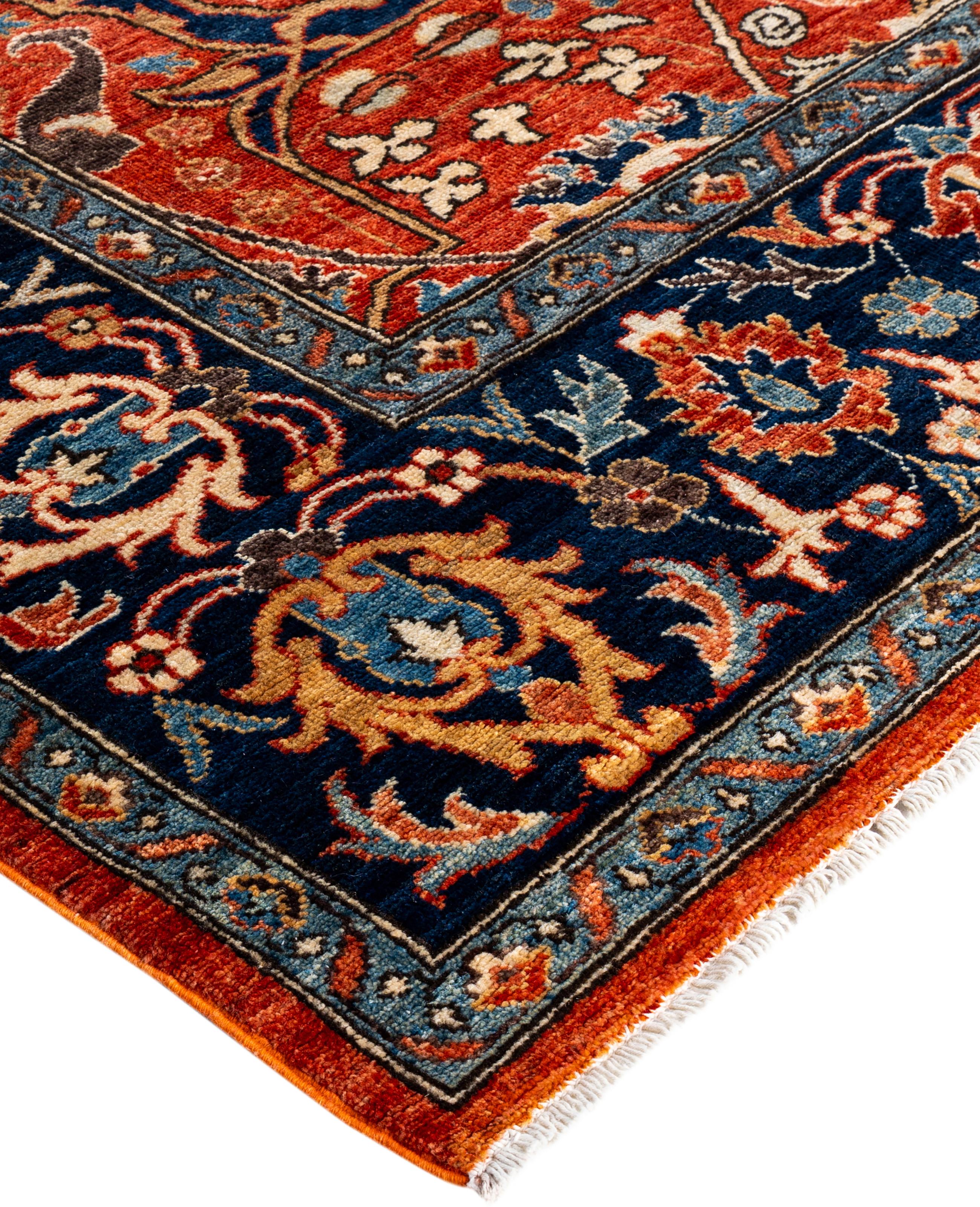 Les tapis Serapi sont connus pour leurs motifs géométriques audacieux et leurs riches couleurs. Ils présentent souvent un médaillon central entouré de motifs complexes. Ils utilisent généralement une palette de couleurs chaudes et terreuses, avec