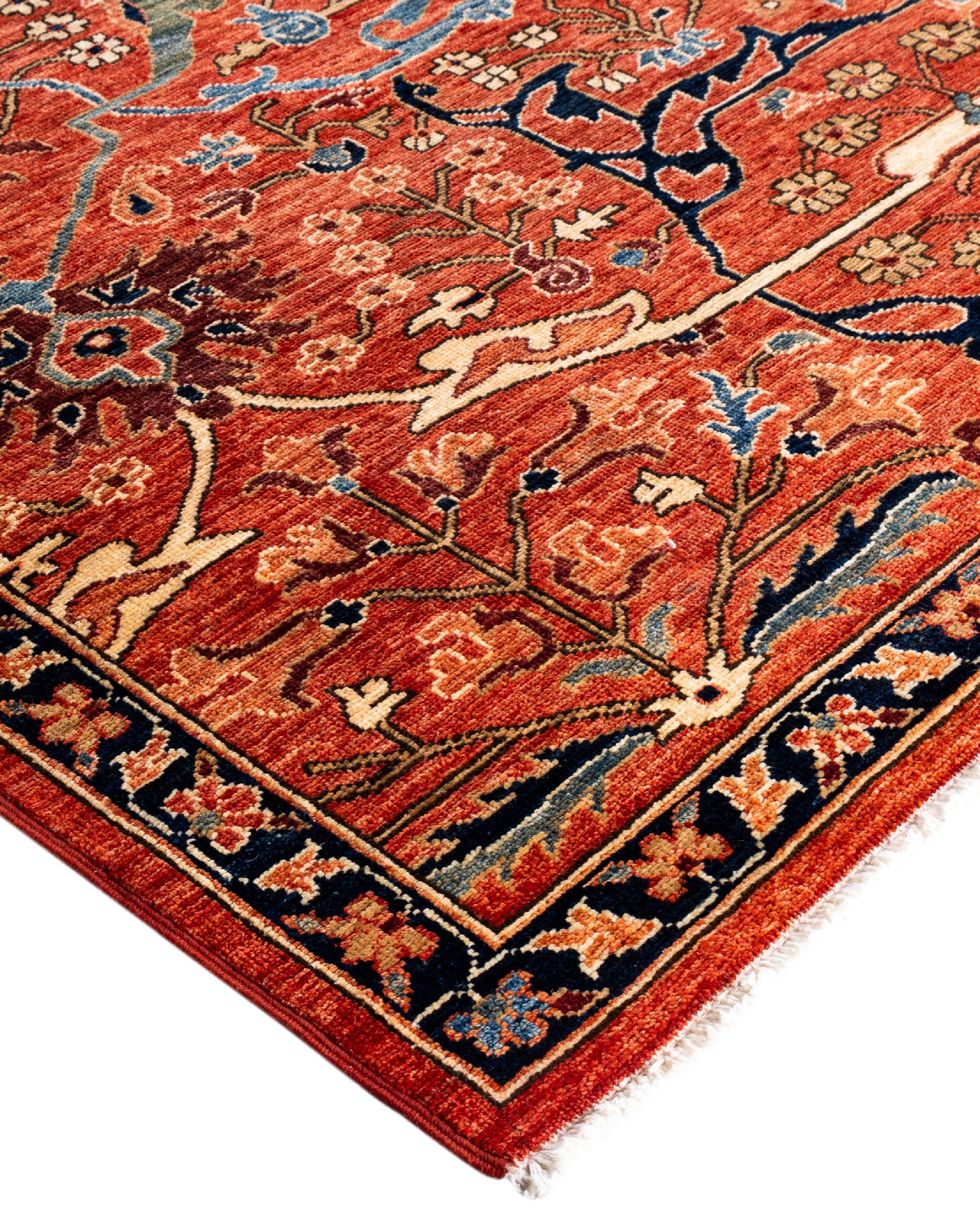 Les tapis Serapi sont connus pour leurs motifs géométriques audacieux et leurs riches couleurs. Ils présentent souvent un médaillon central entouré de motifs complexes. Ils utilisent généralement une palette de couleurs chaudes et terreuses, avec