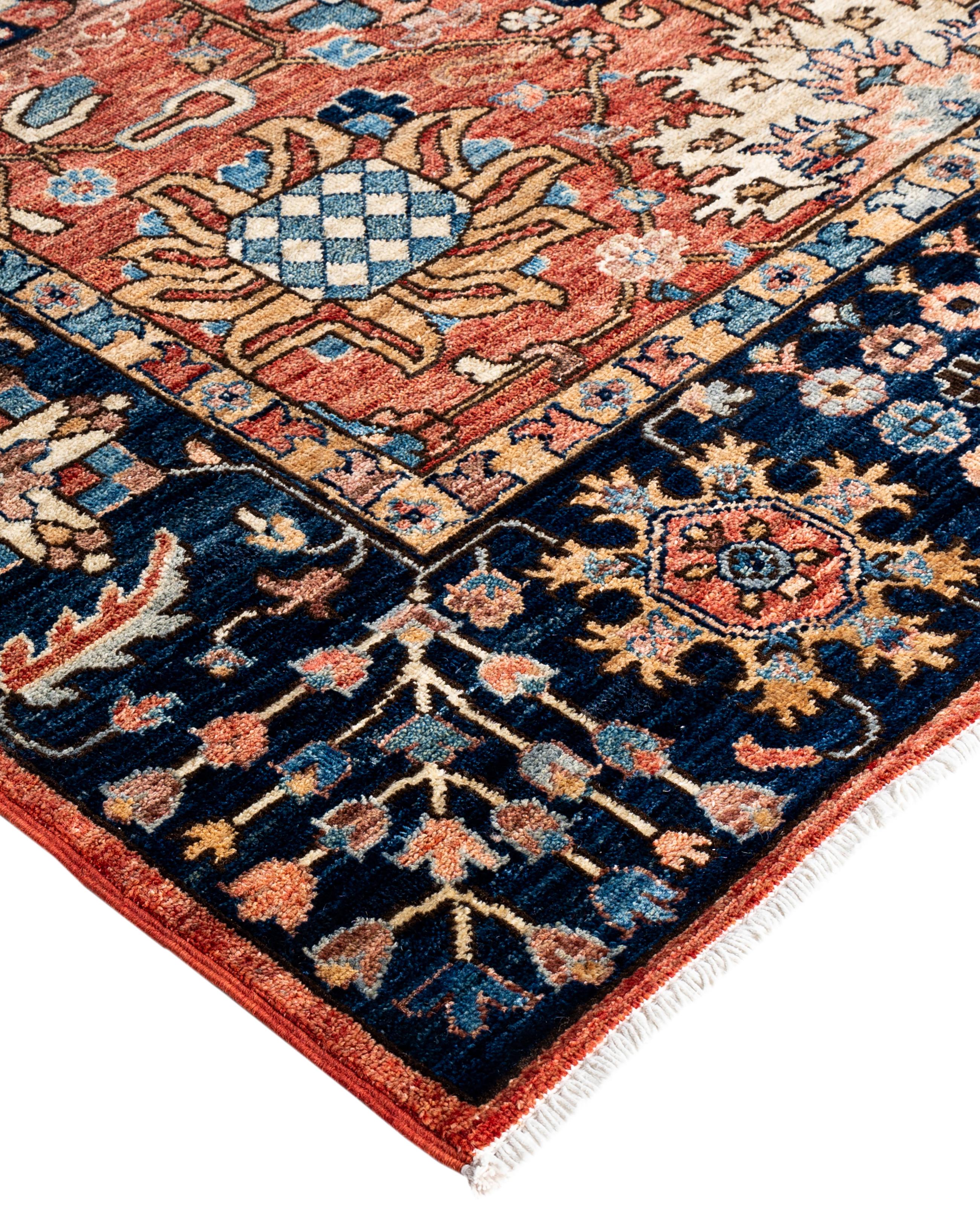 Les tapis Serapi sont connus pour leurs motifs géométriques audacieux et leurs riches couleurs. Ils présentent souvent un médaillon central entouré de motifs complexes. Ils utilisent généralement une palette de couleurs chaudes et terreuses, avec
