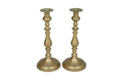 Bougeoirs traditionnels en laiton tourné - une paire