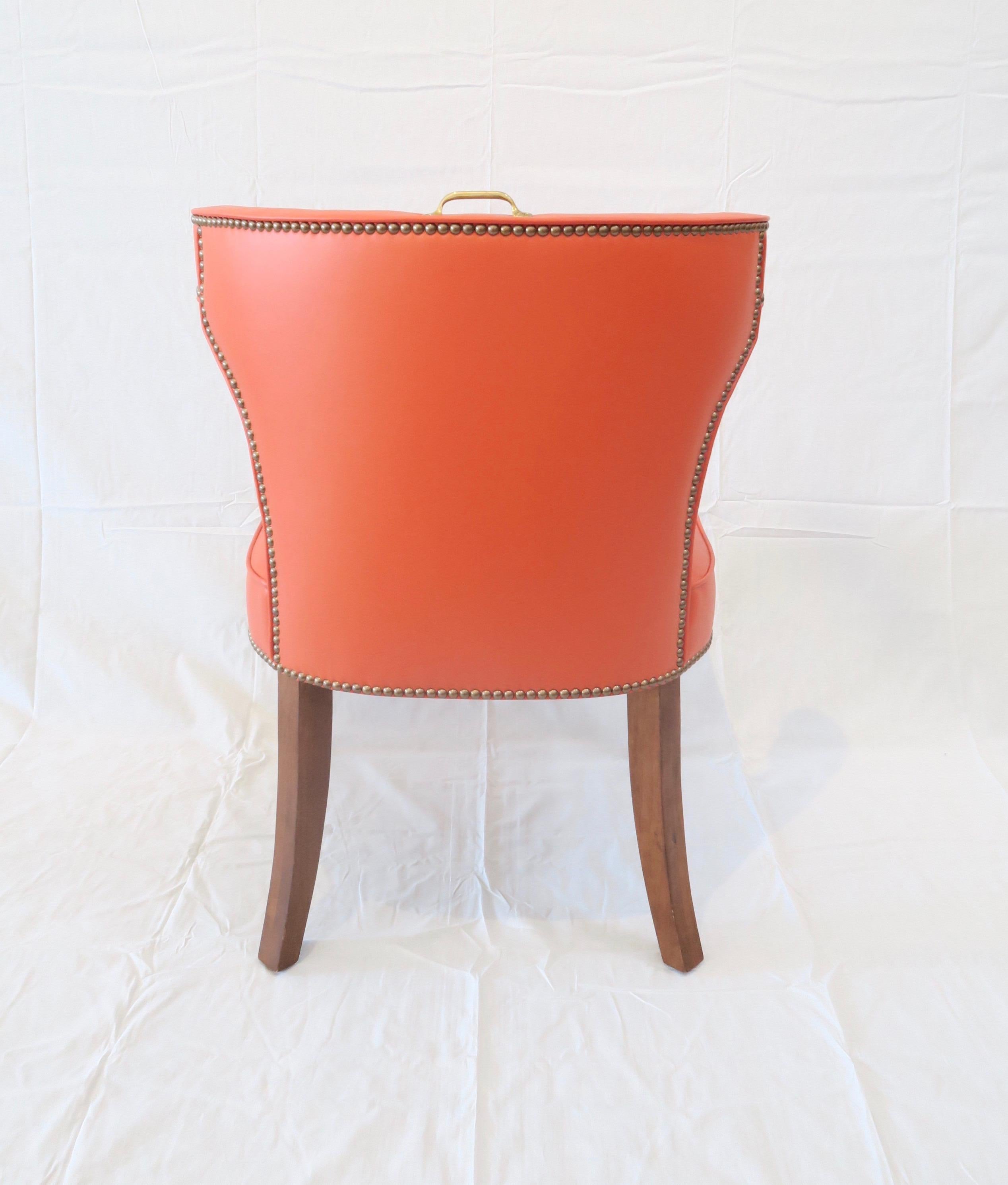 Chaise de salle à manger Hale traditionnelle tapissée avec laiton par Martin and Brockett en vente 3