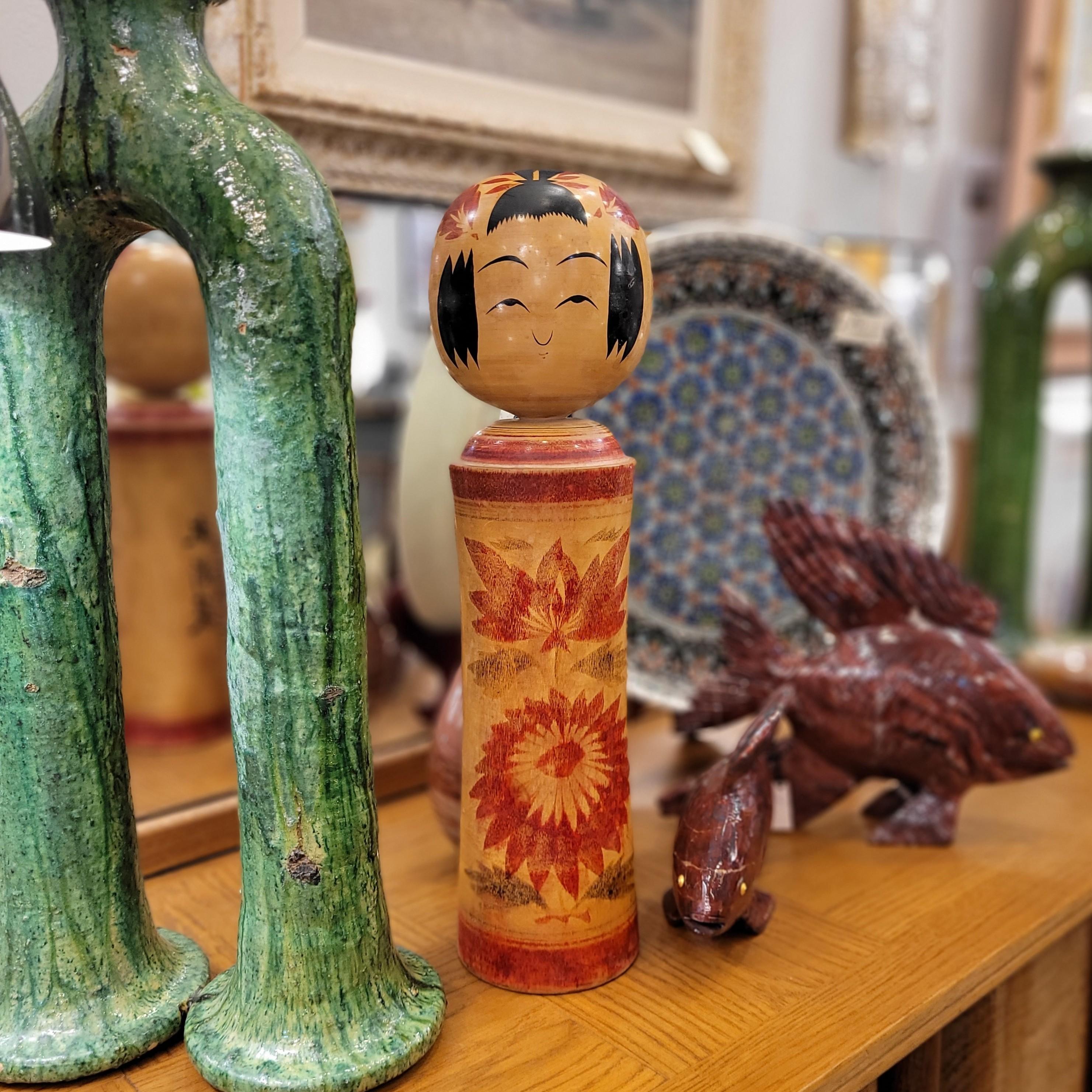 Traditionelle Vintage Japanische Kokeshi Puppe, mehrfarbiges Holz im Angebot 12