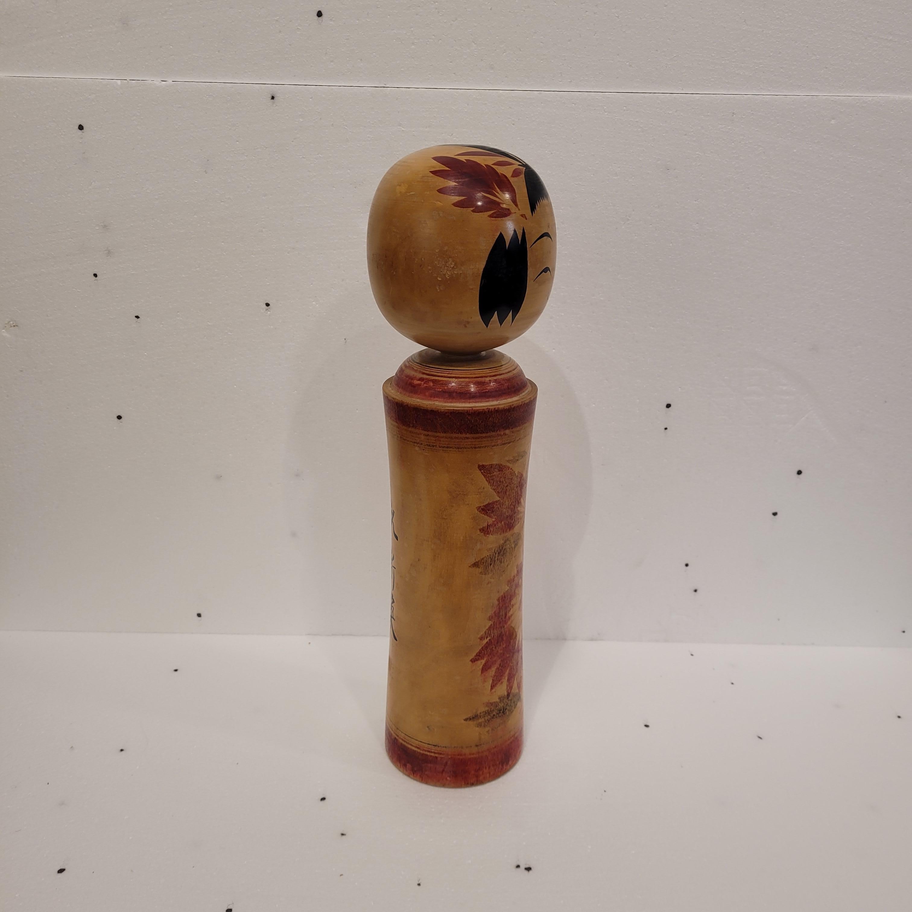 Traditionelle Vintage Japanische Kokeshi Puppe, mehrfarbiges Holz (Mitte des 20. Jahrhunderts) im Angebot