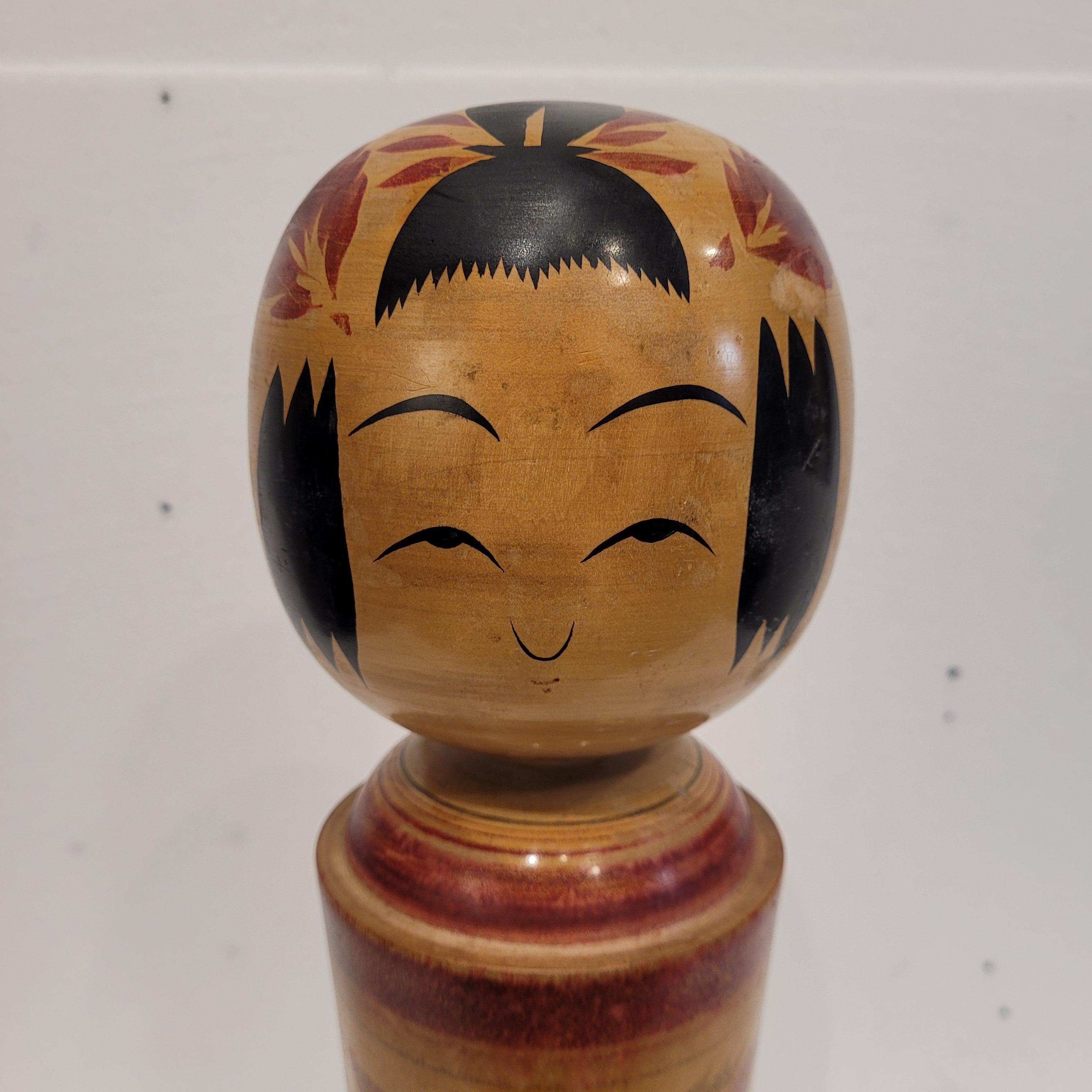 Traditionelle Vintage Japanische Kokeshi Puppe, mehrfarbiges Holz im Angebot 3