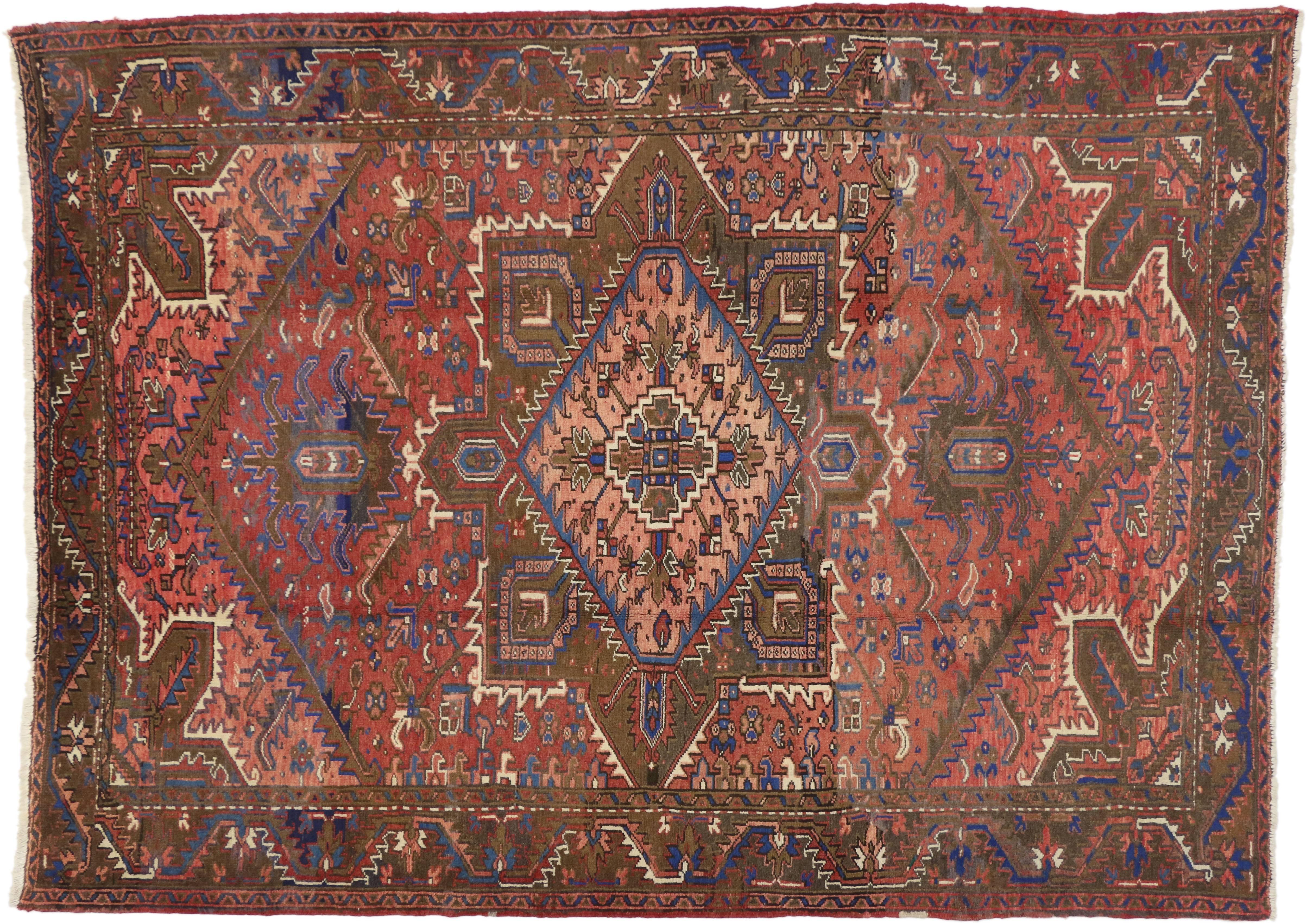 Traditional Vintage Persian Heriz Rug with Modern Rustic Style In Good Condition For Sale In Dallas, TX