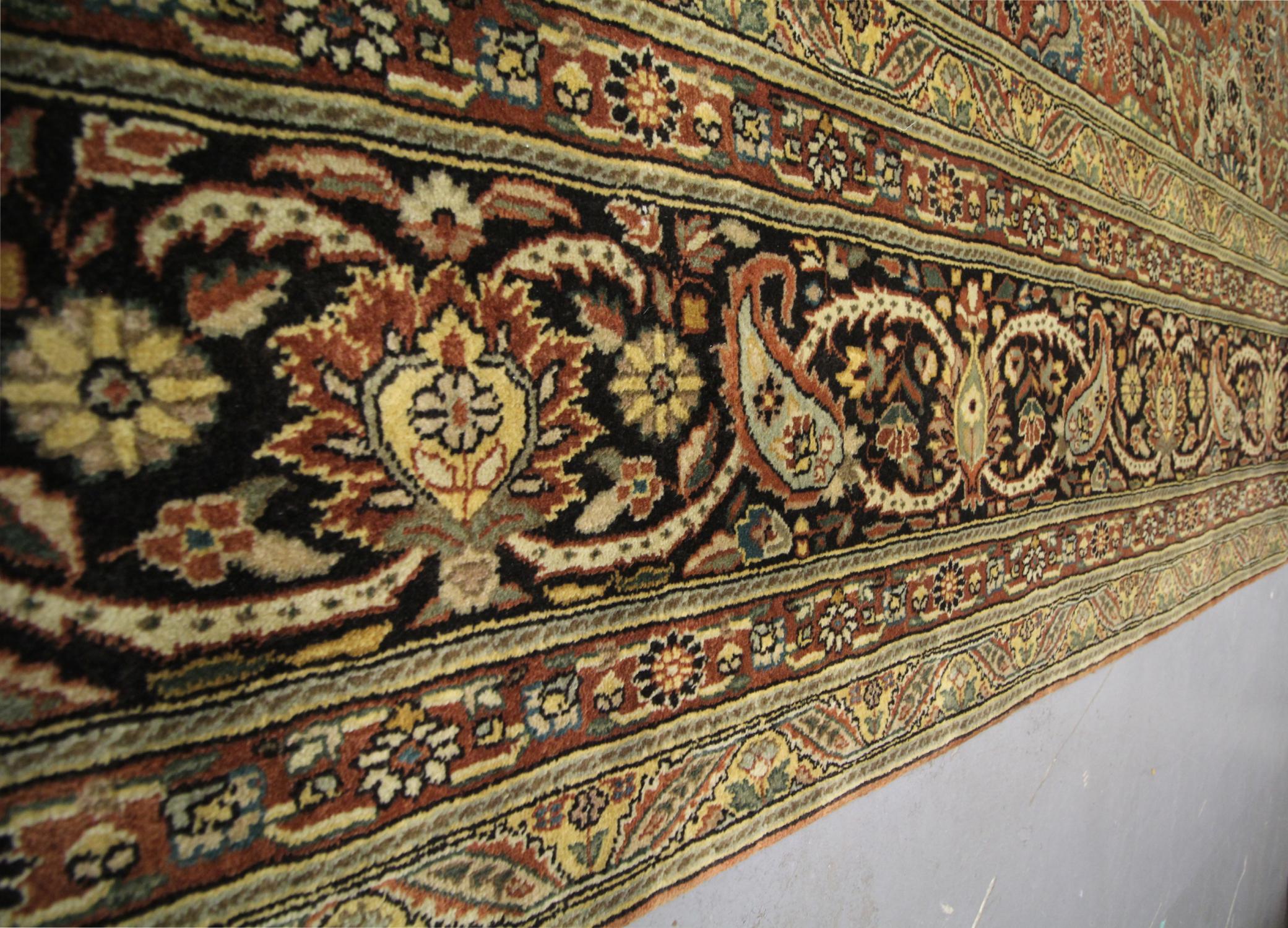 Traditioneller handgewebter Vintage-Teppich aus rostfarbener Wolle  im Angebot 3