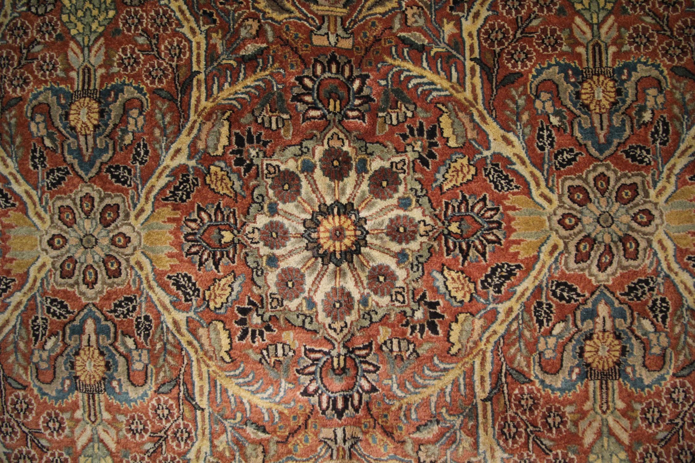 Traditioneller handgewebter Vintage-Teppich aus rostfarbener Wolle  im Zustand „Hervorragend“ im Angebot in Hampshire, GB