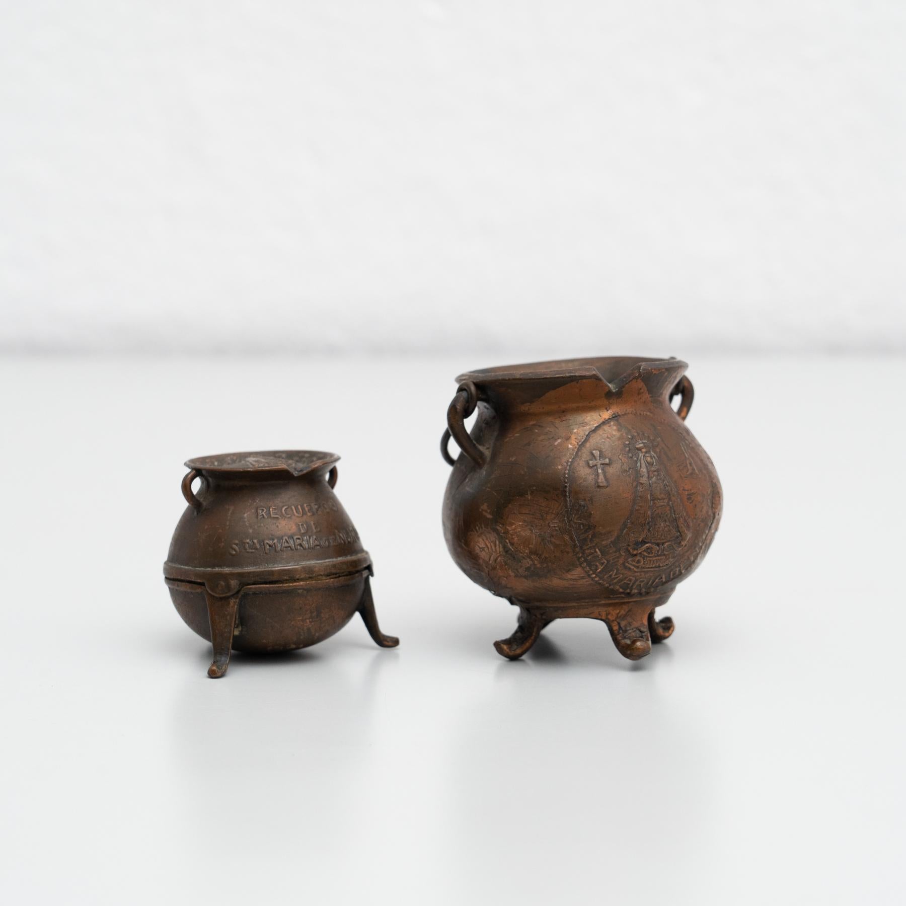Rustic Traditional Vintage Set of Two Souvenirs, circa 1970 For Sale