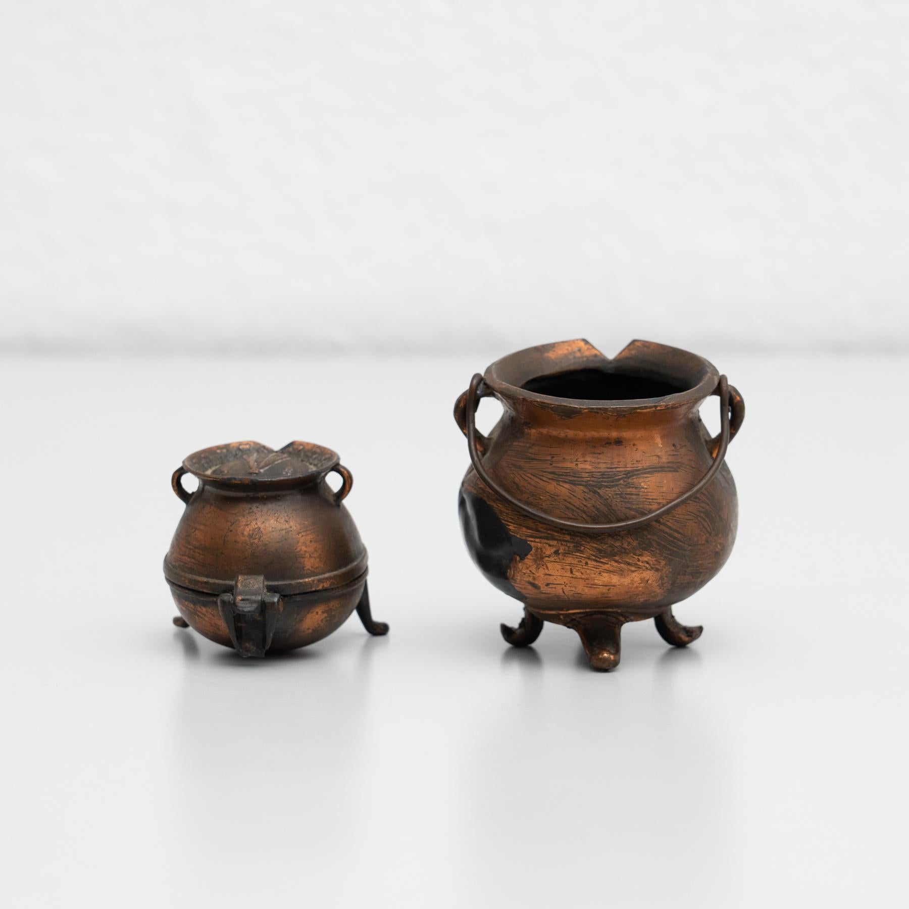 Late 20th Century Traditional Vintage Set of Two Souvenirs, circa 1970 For Sale