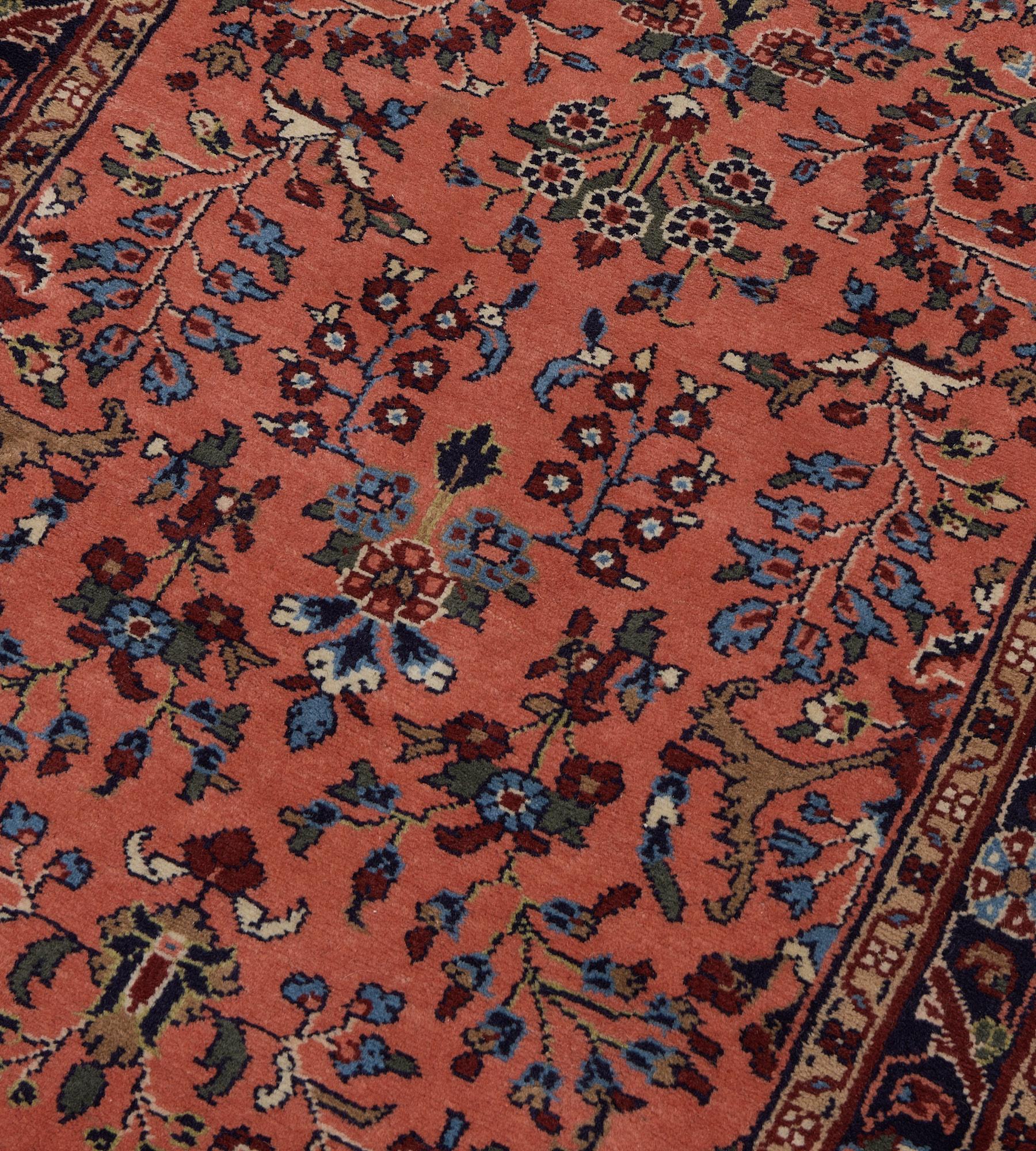 Perse Chemin de table traditionnel vintage en laine persane Lilihan à motifs floraux Terracotta-Red en vente