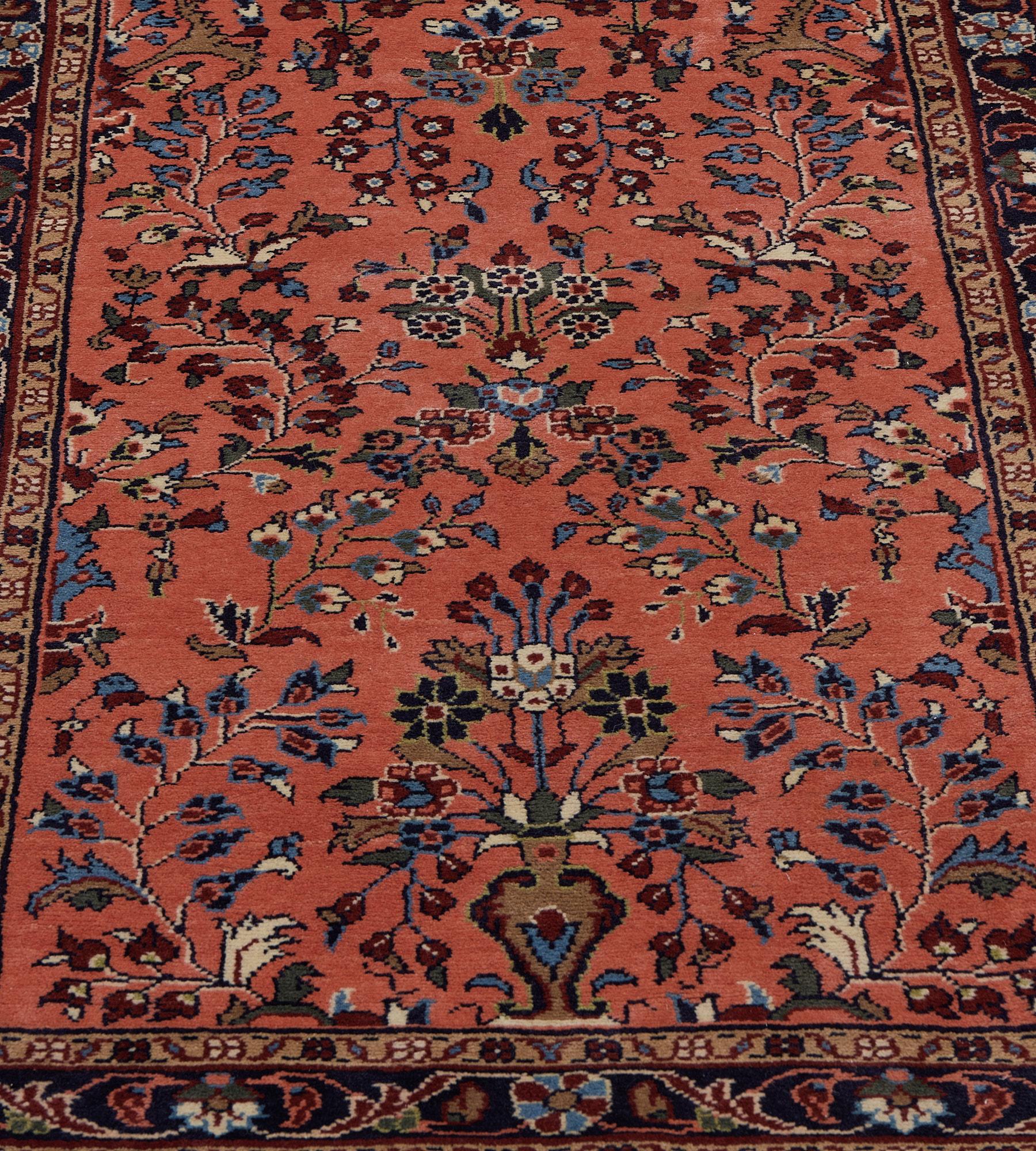 Chemin de table traditionnel vintage en laine persane Lilihan à motifs floraux Terracotta-Red Bon état - En vente à West Hollywood, CA