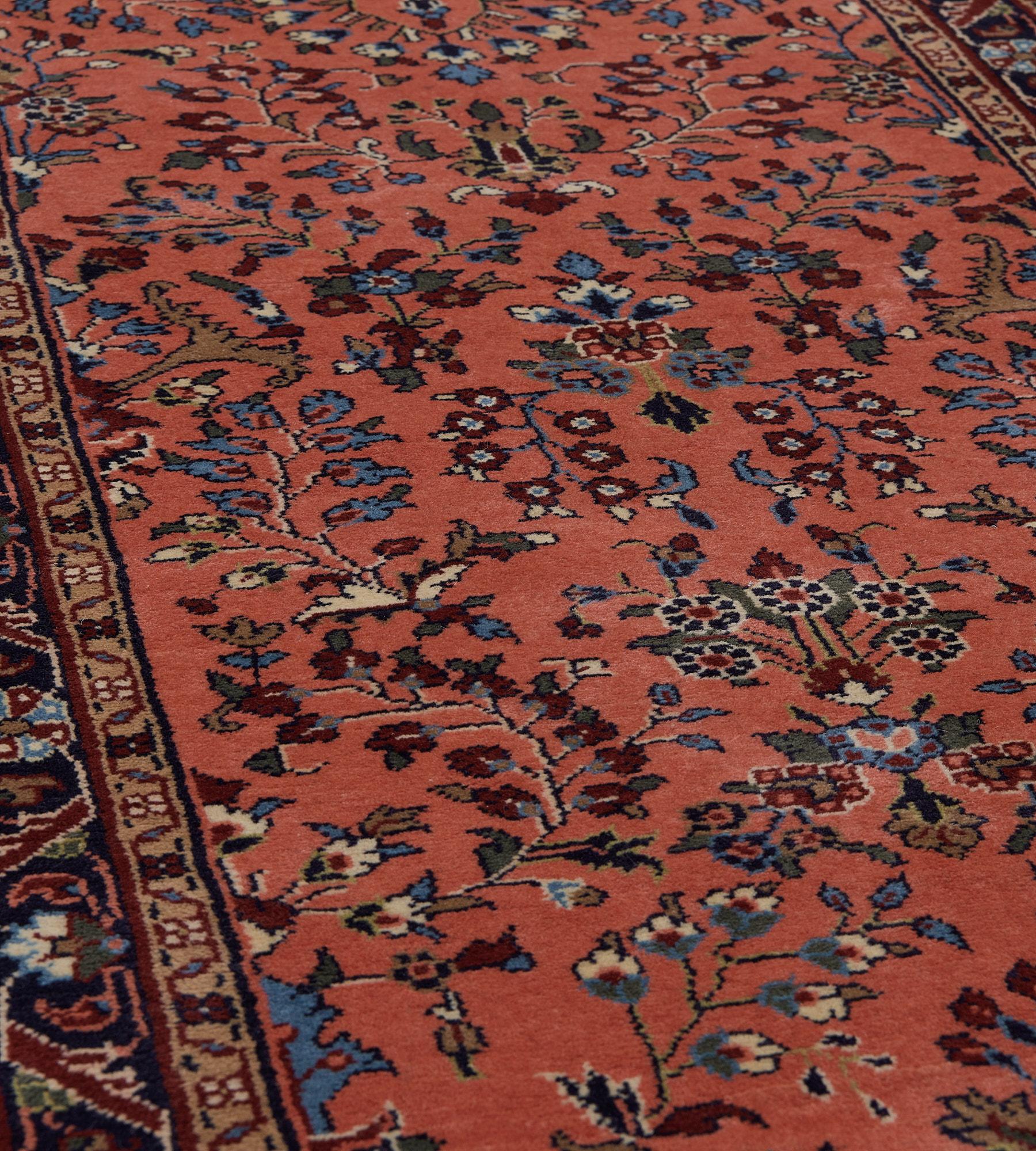 20ième siècle Chemin de table traditionnel vintage en laine persane Lilihan à motifs floraux Terracotta-Red en vente