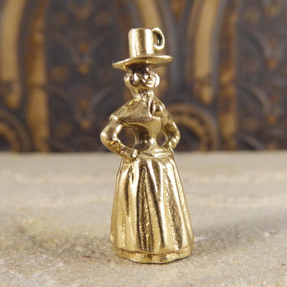 Traditional Welsh Lady 9 Carat Gold Charm Pendant In Good Condition In Yorkshire, West Yorkshire