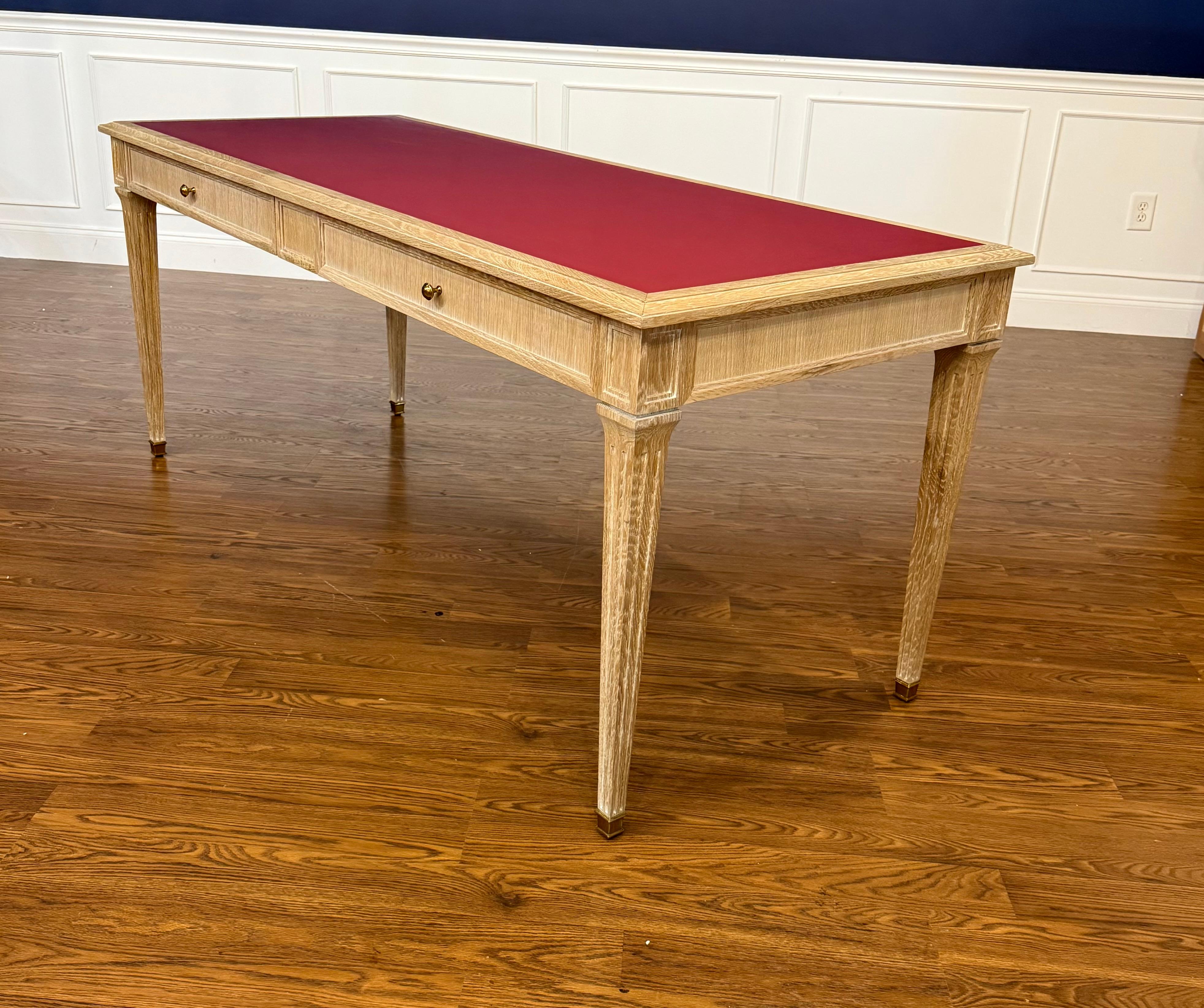 Hepplewhite Bureau traditionnel en Oak Oak par Highland House en vente