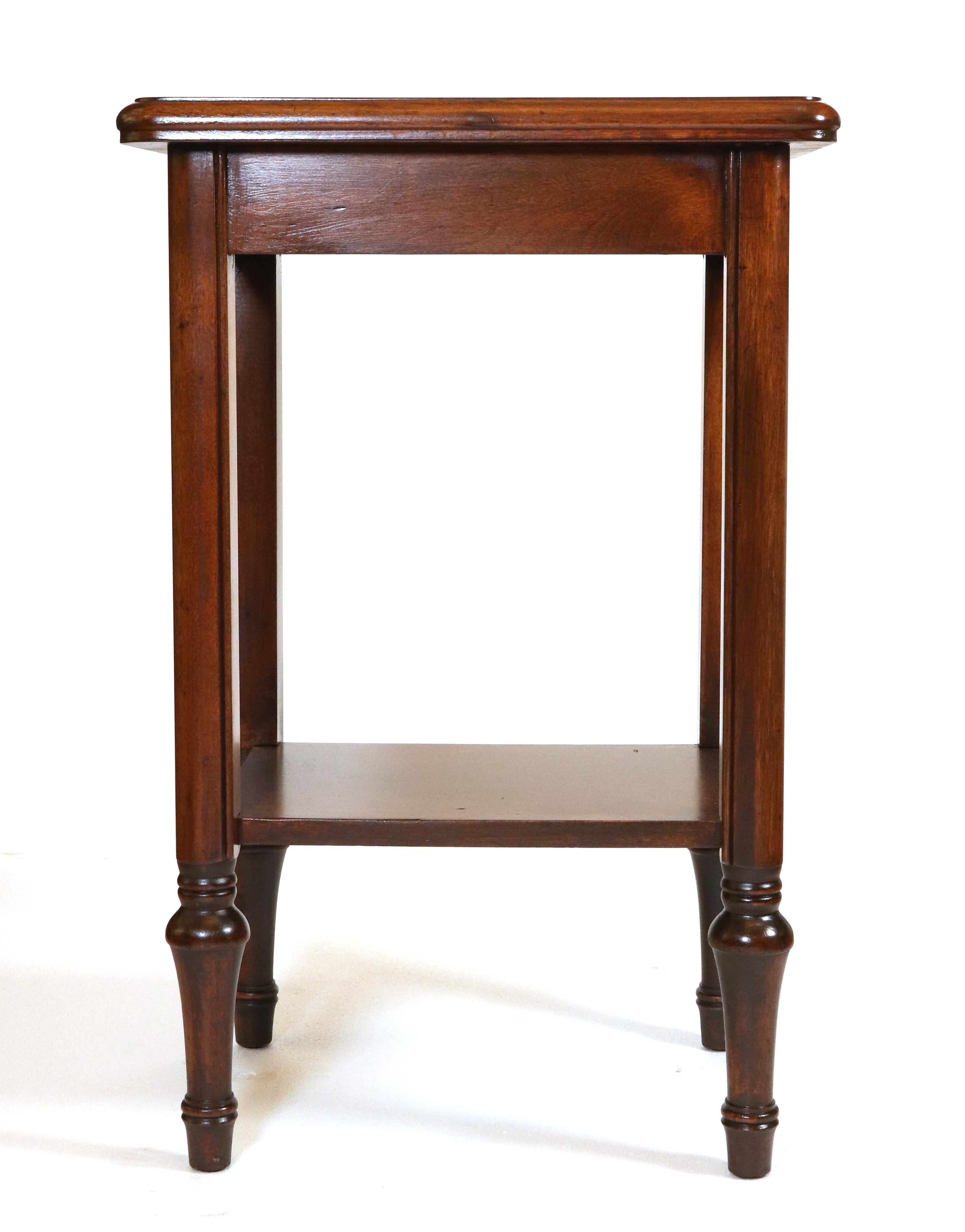 20th Century Traditional Wood End Table with Bottom Shelf For Sale