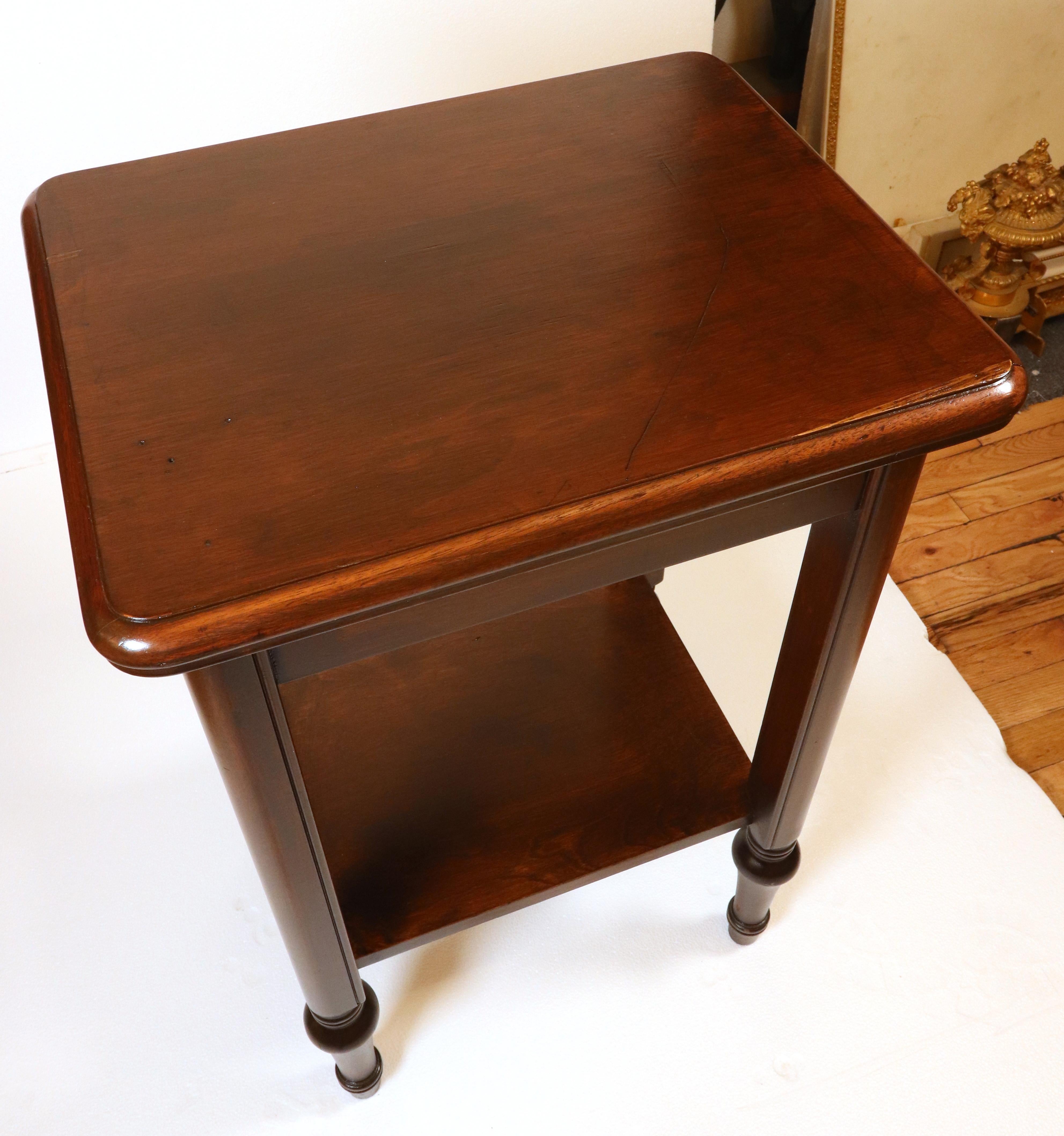 Traditional Wood End Table with Bottom Shelf For Sale 4