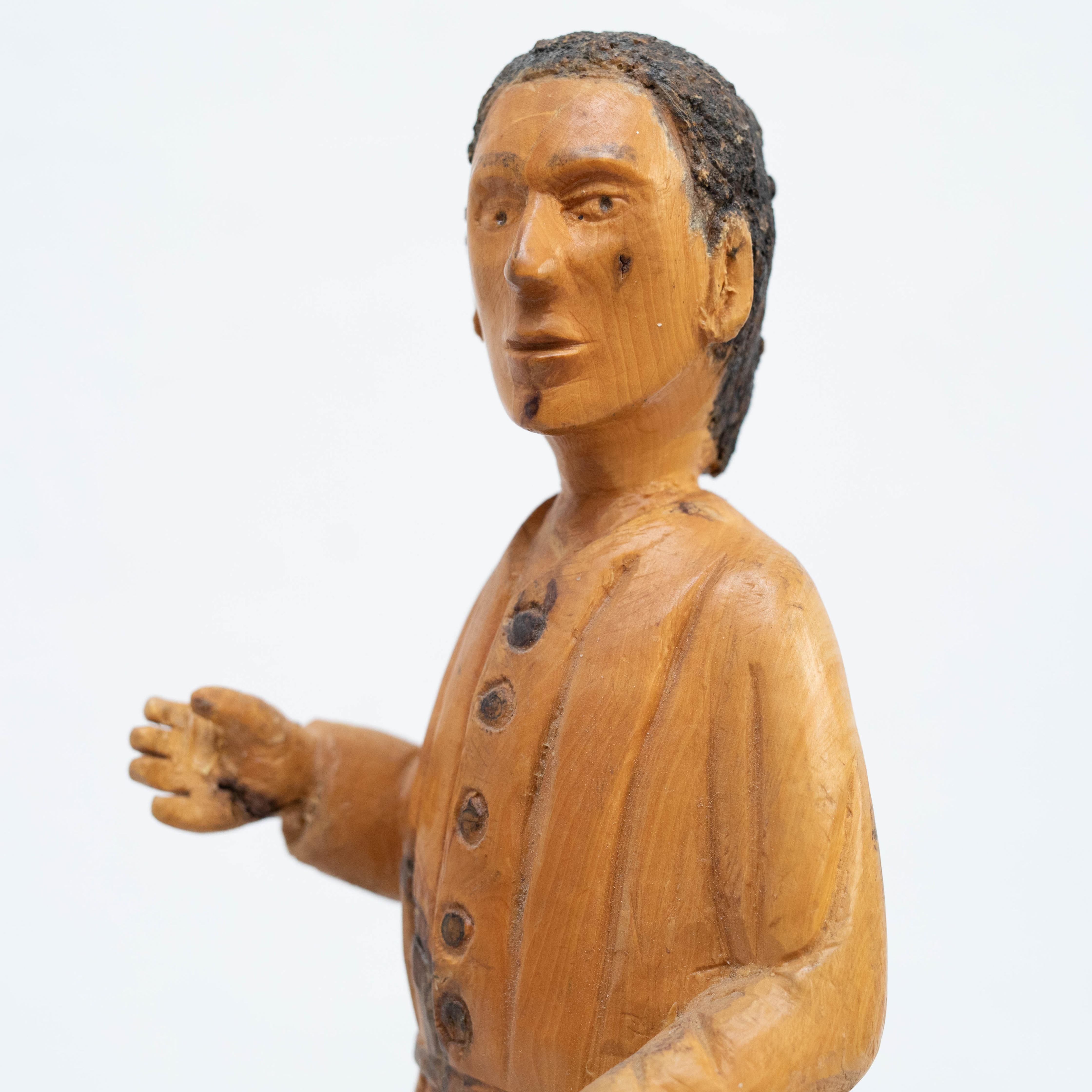 Traditionelle Holz-Skulptur der Heiligen Joan, Pastoral Art im Angebot 4