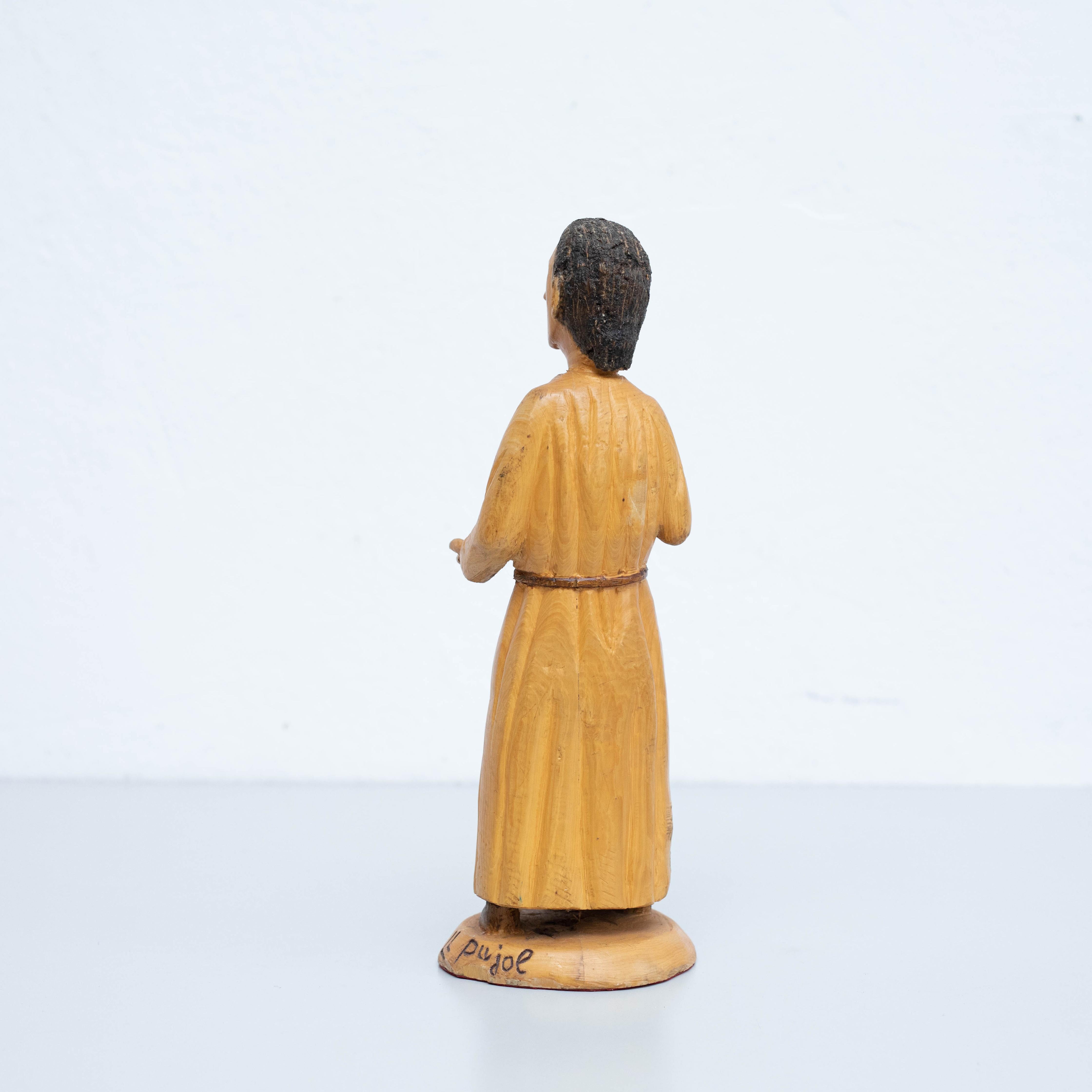 Traditional Wooden Pastoral Art Saint Joan Sculpture In Good Condition For Sale In Barcelona, Barcelona