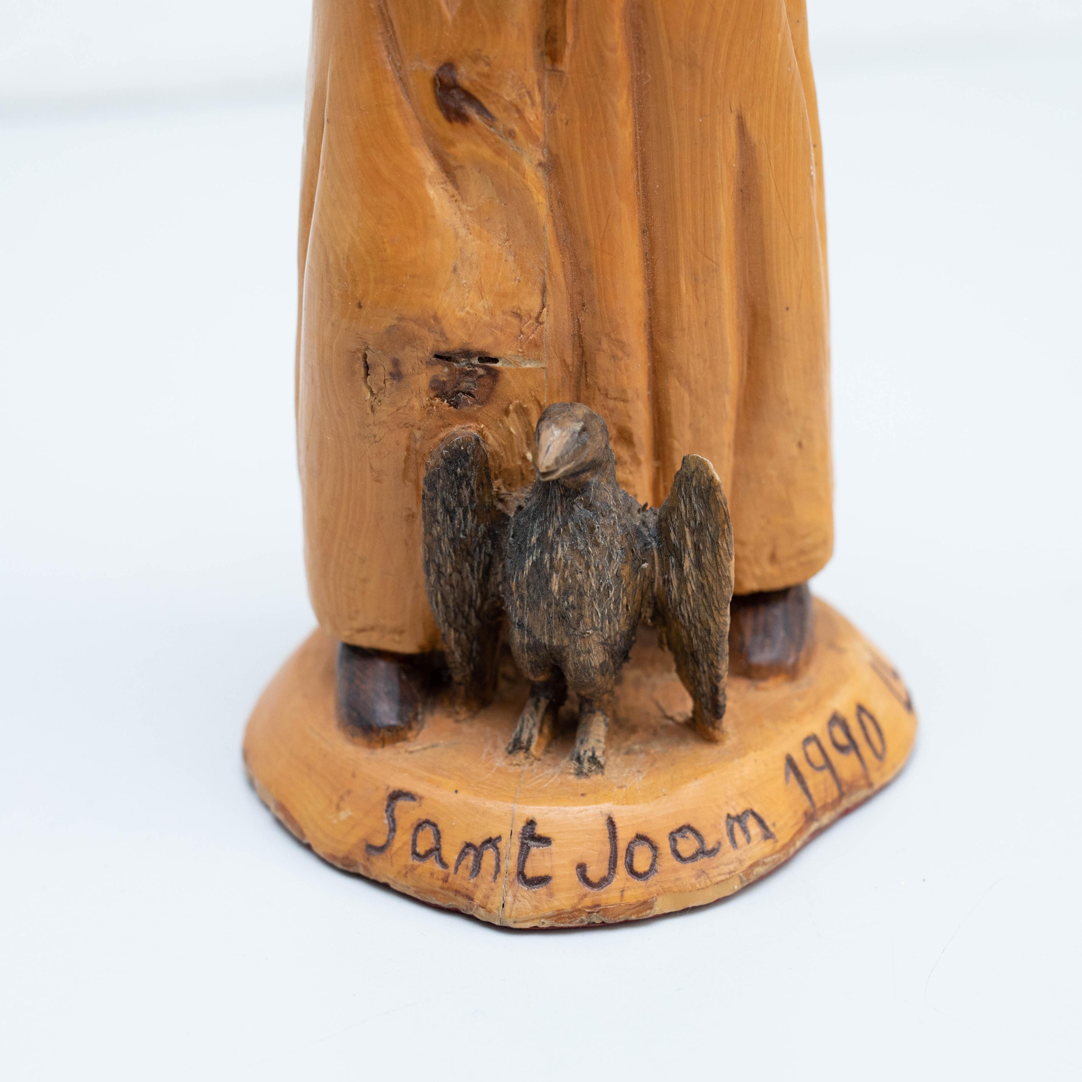 Skulptur der Heiligen Joan aus Holz im traditionellen Pastoralstil im Angebot 2