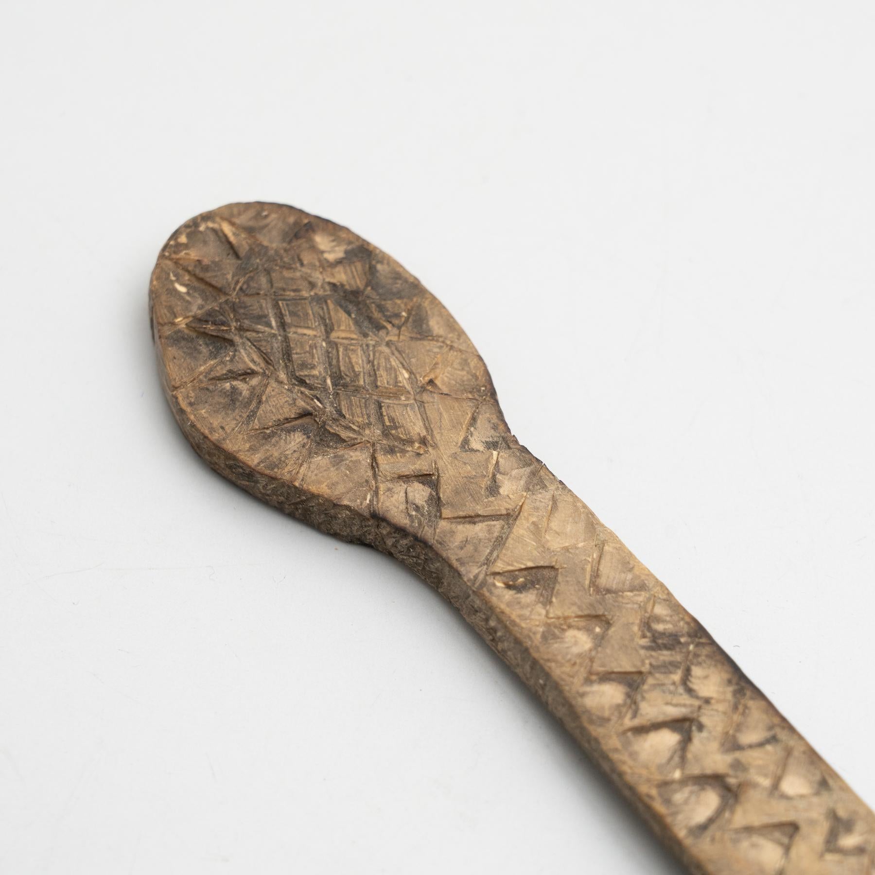 Traditionelle primitive handgeschnitzte pastorale Gabel aus Holz im Angebot 6