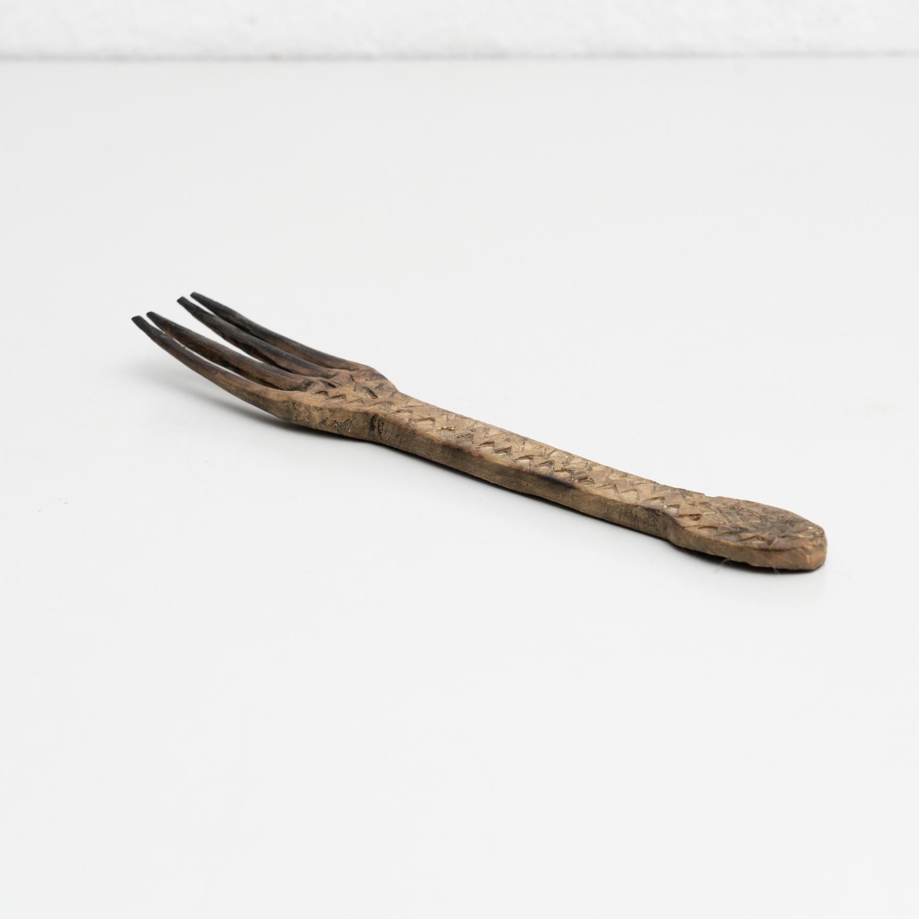 Traditionelle primitive handgeschnitzte pastorale Gabel aus Holz (Frühes 20. Jahrhundert) im Angebot