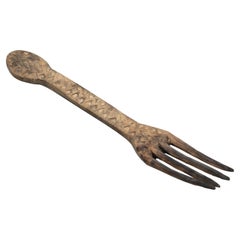 Traditionelle primitive handgeschnitzte pastorale Gabel aus Holz