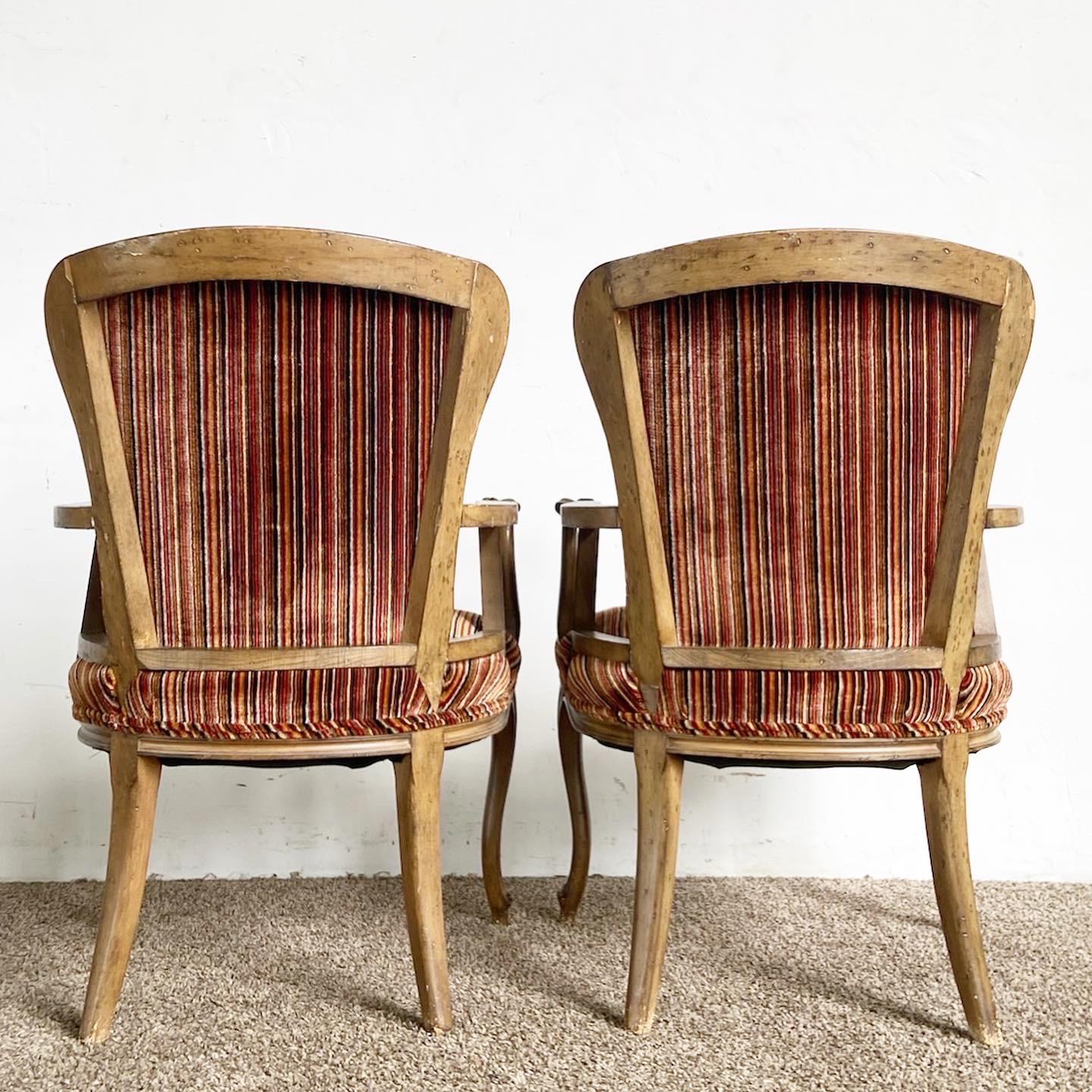 Américain Paire de fauteuils traditionnels en bois rétro en tissu en vente