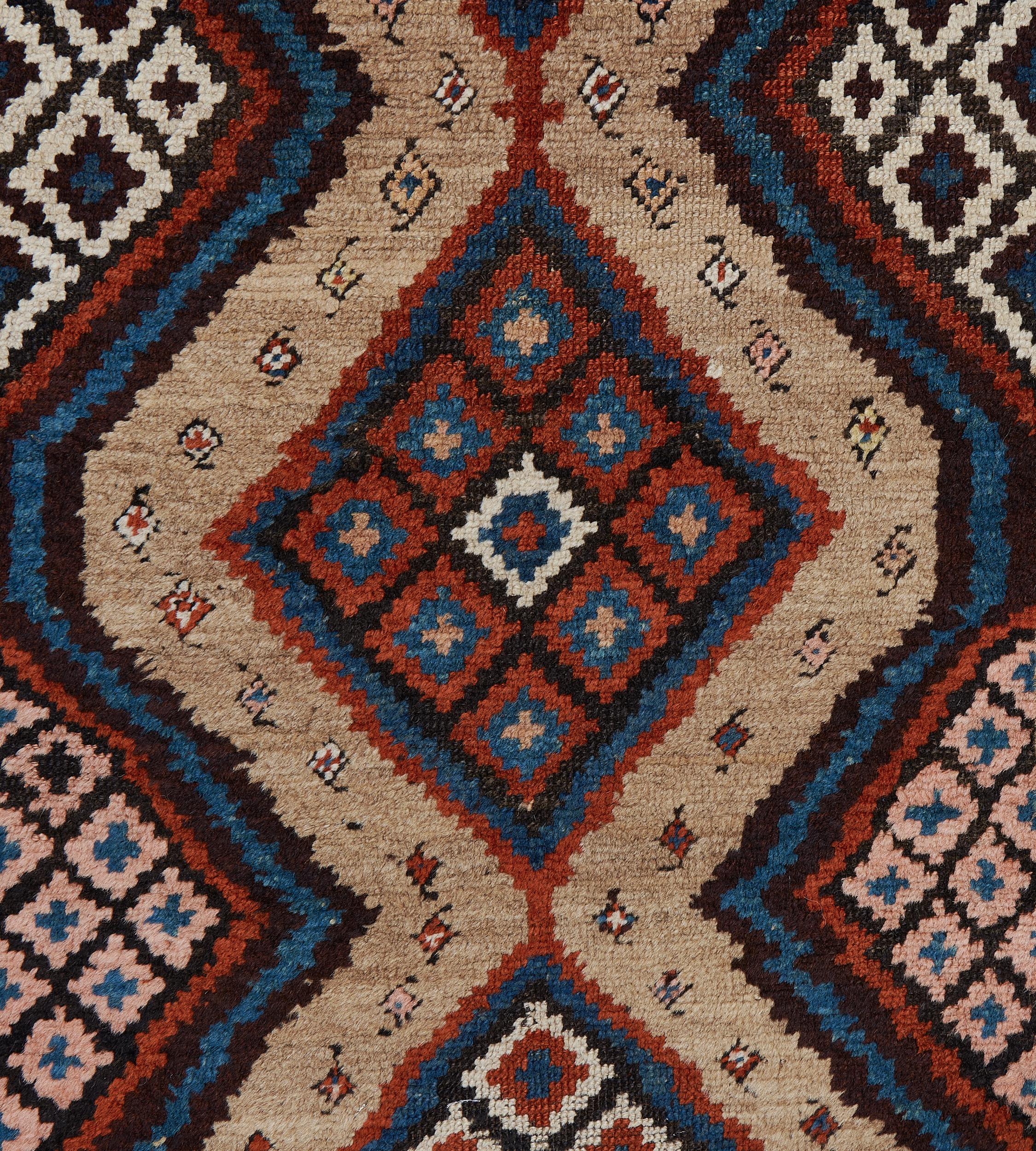 XIXe siècle Tapis de couloir traditionnel persan Serab en laine tissé à la main en vente