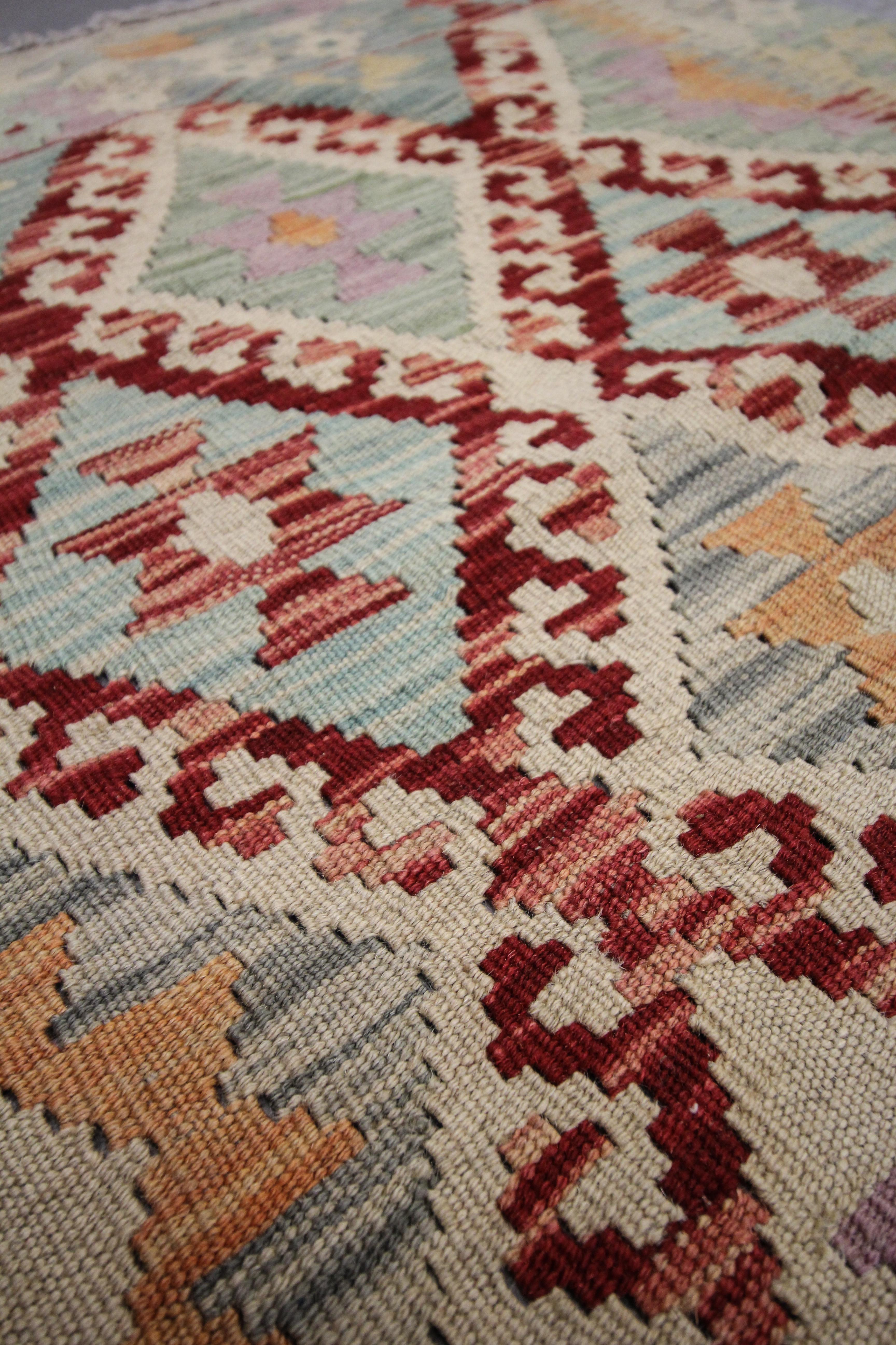 Traditional Wool Kilim Rug Cream Oriental Rug Handmade Carpet Geometric In Excellent Condition In Hampshire, GB