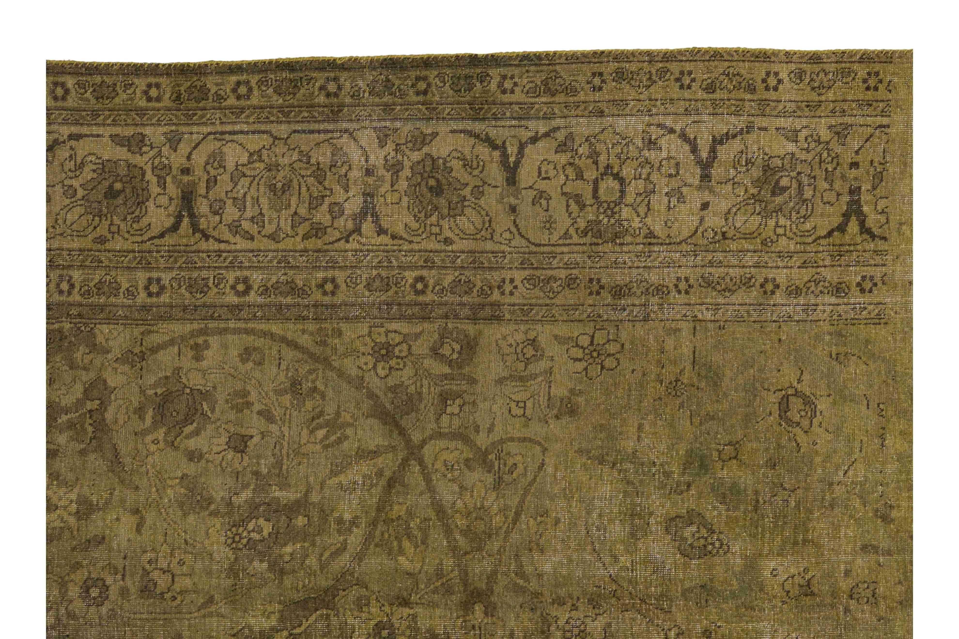 Traditioneller Wollteppich, 9 ft× 12 ft, gedämpftes Oliv und erdiges Braun im Zustand „Hervorragend“ im Angebot in Dallas, TX