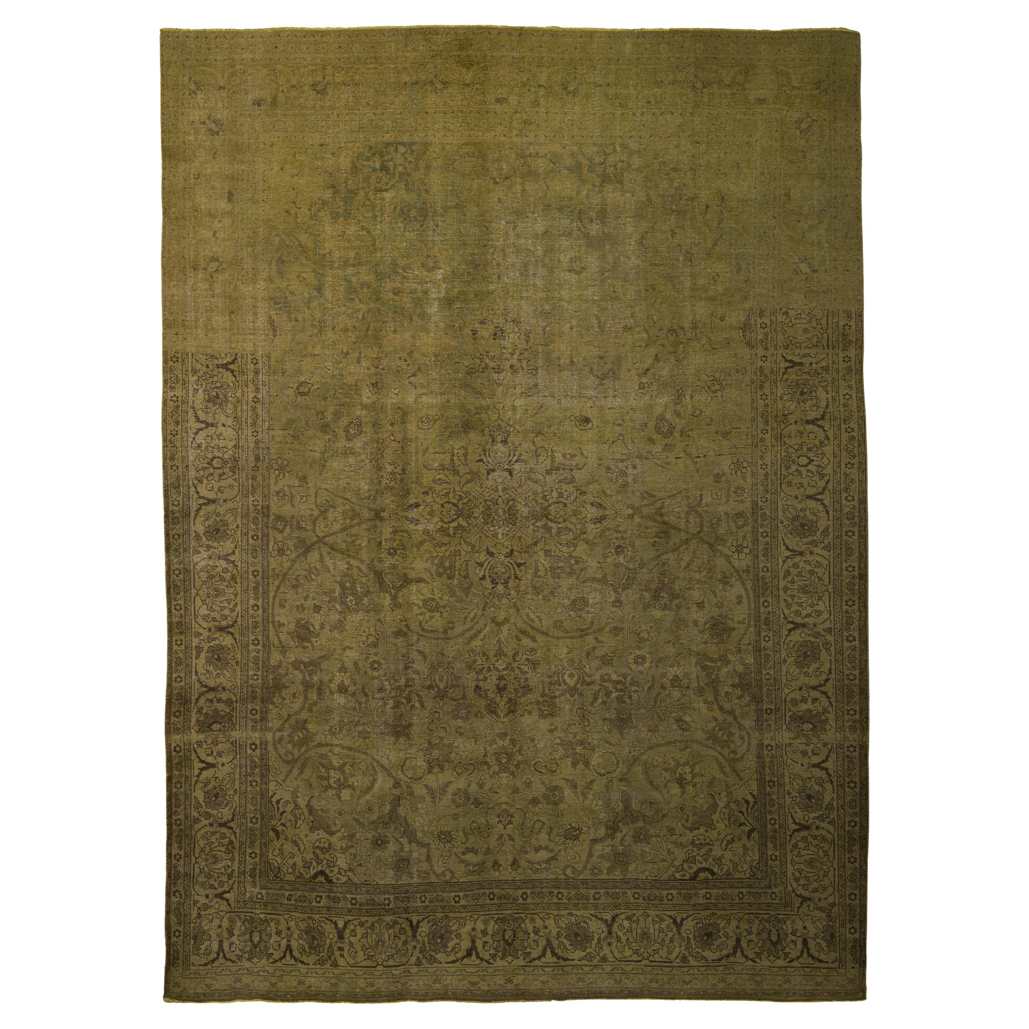 Traditioneller Wollteppich, 9 ft× 12 ft, gedämpftes Oliv und erdiges Braun im Angebot