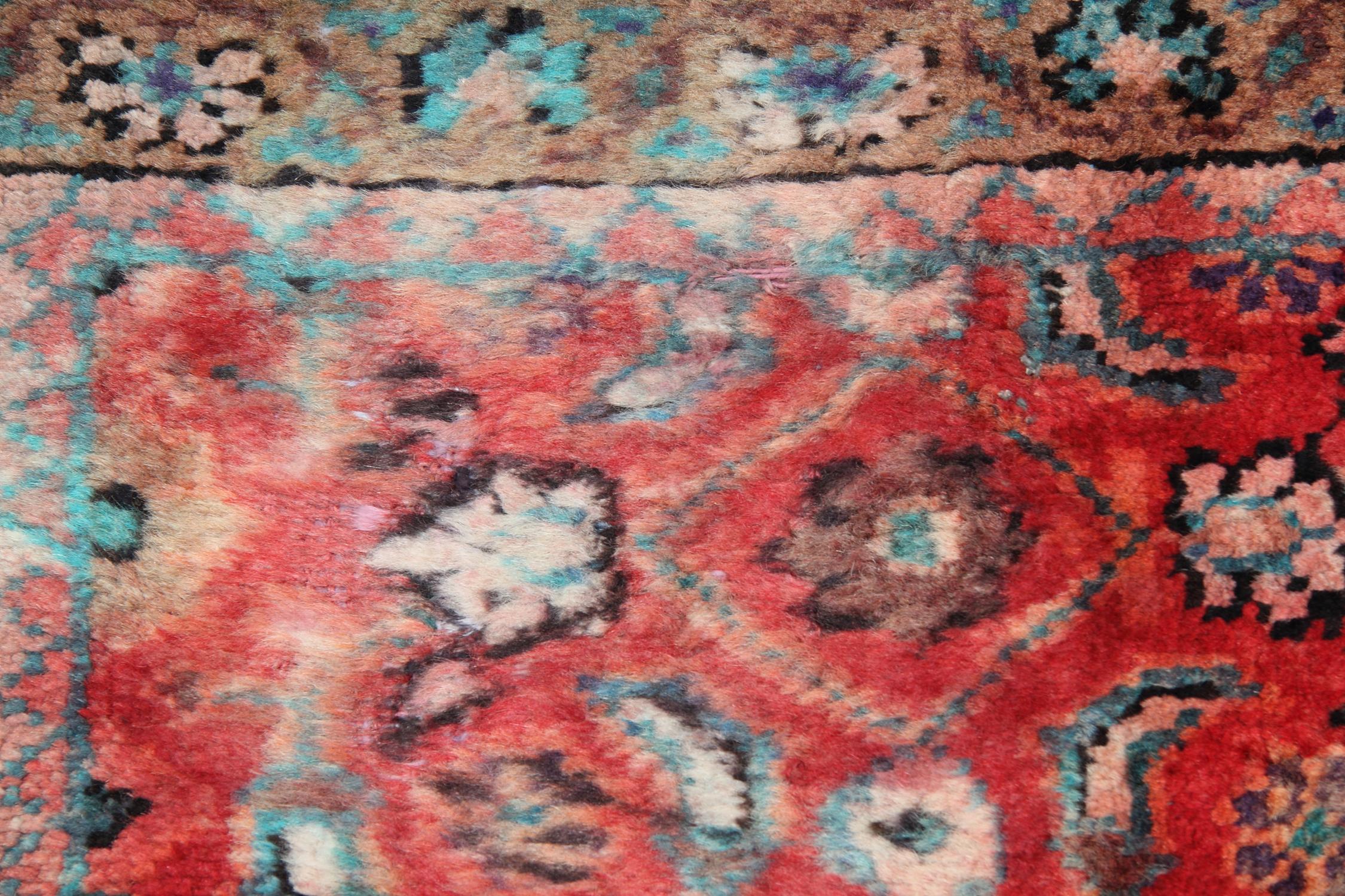 Traditional Wool Runner Rug Handwoven Carpet Oriental Red Stair Runner Carpet In Excellent Condition For Sale In Wembley, GB
