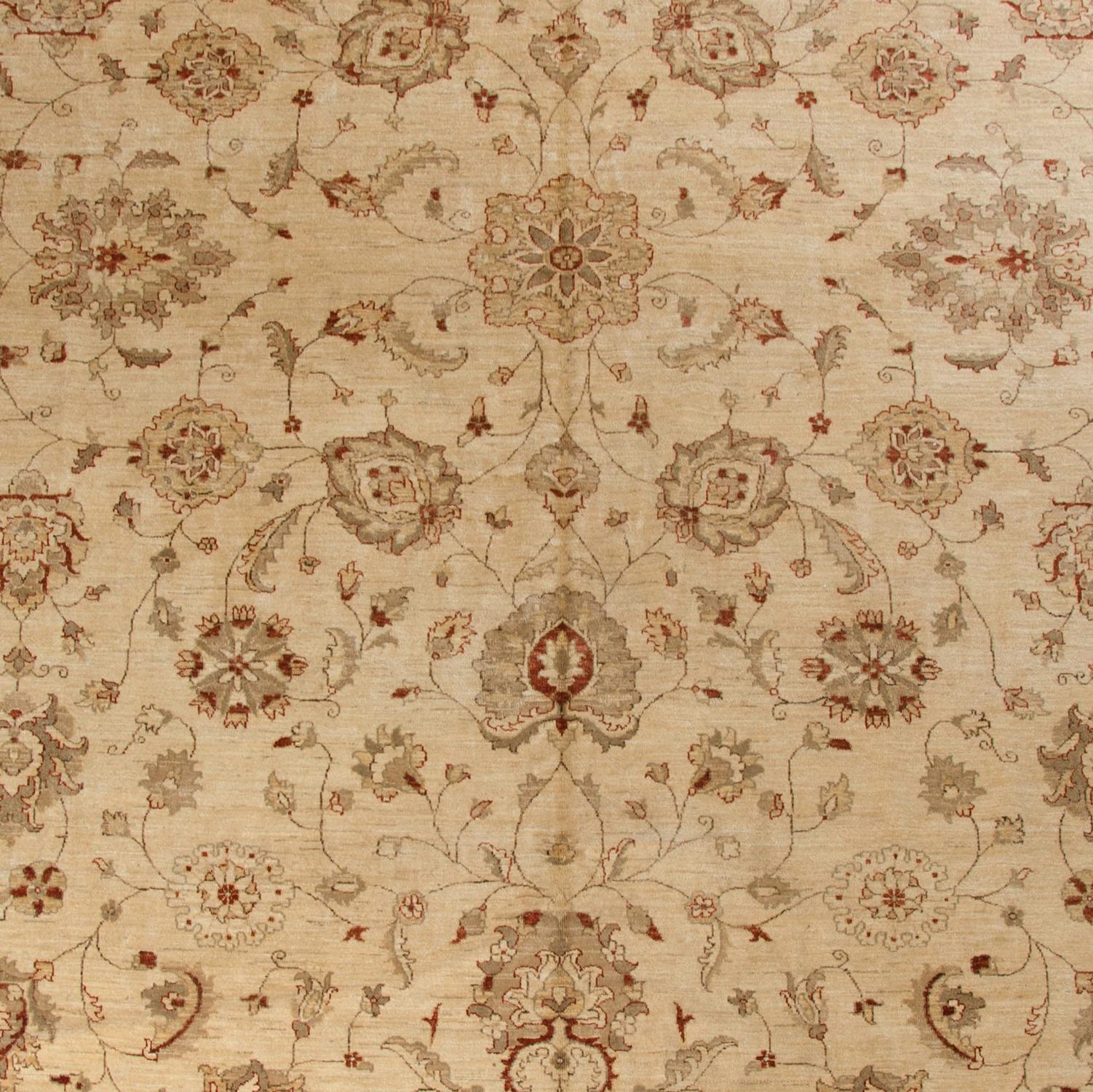 This fantastic Ziegler carpet is an extra-large area rug with a fantastic traditional repeat pattern design. Featuring an excellent floral motif design that has been woven in rich red tones on a beige/cream field. The border is a beautiful repeat