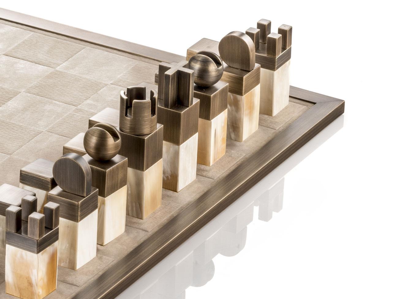 Whether you are a player or a collector looking for a remarkable chess set, Trafalgar will bring sophistication into your hobbies at home. Matte Corno Italiano tiles are meticulously selected by expert craftsman to ensure the classic black and white