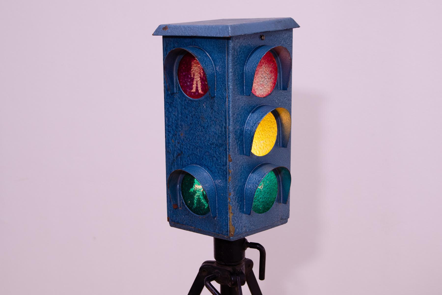 traffic lightförmige Industrielle Stehlampe, 1970er Jahre, Tschechoslowakei (20. Jahrhundert) im Angebot