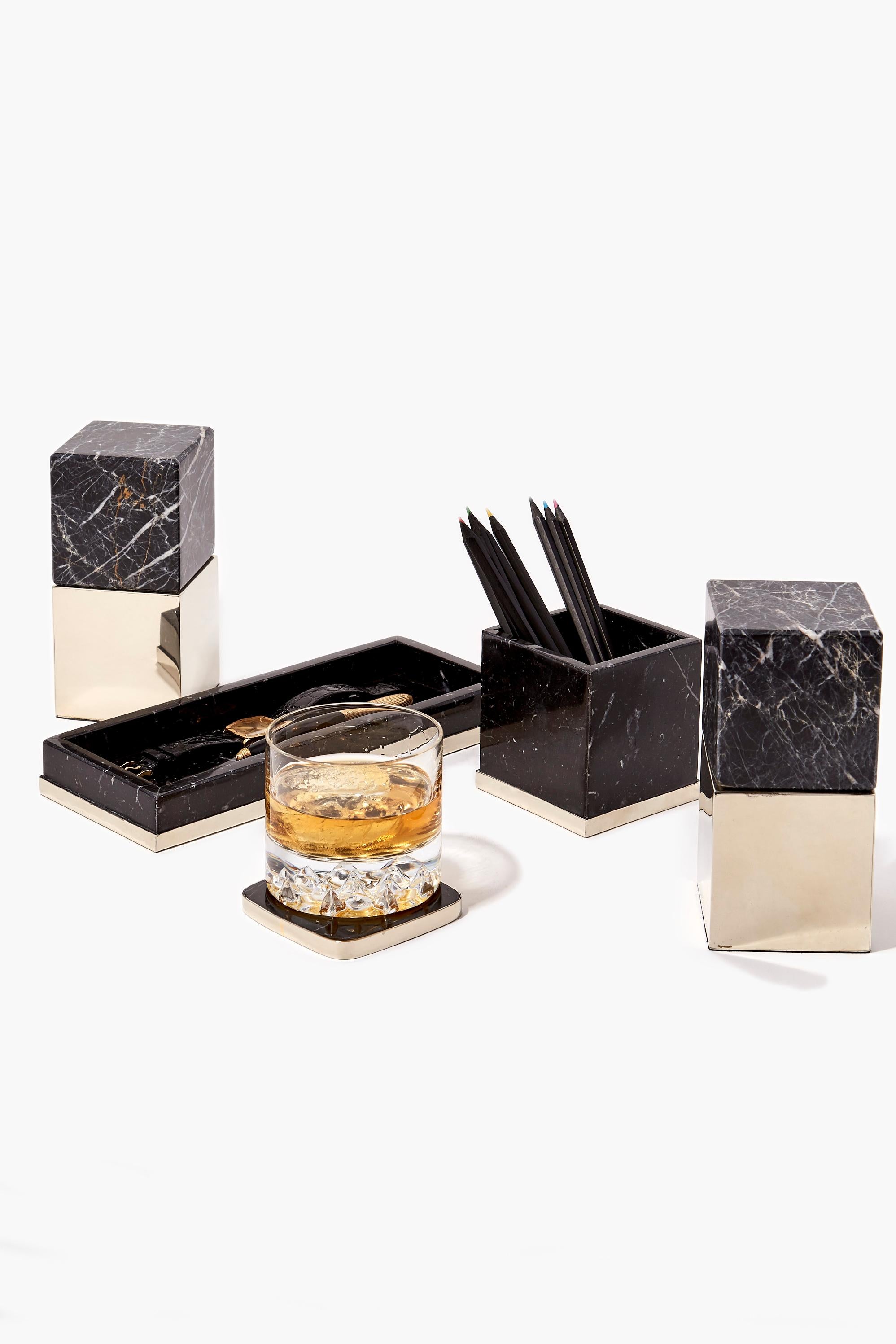 XXI secolo e contemporaneo Vassoio per matite TRAFUL, Onice nero e Alpaca Silver in vendita