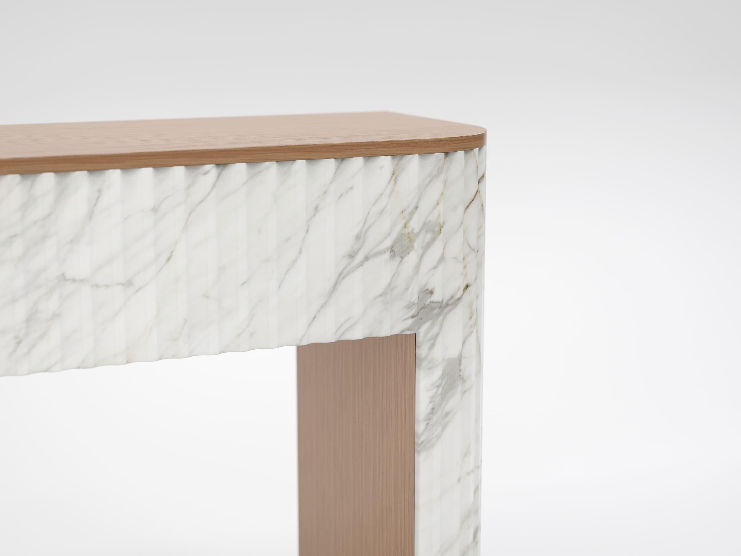 Trama - Contemporary classic console table in Calacatta Gold marble and oak wood In New Condition For Sale In Cologna Veneta, IT