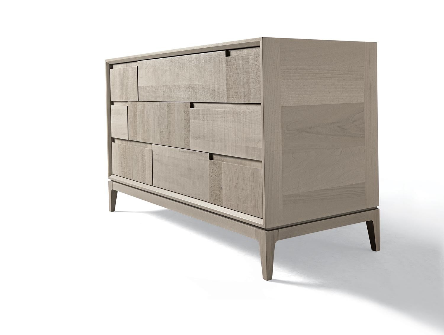 Modern Trama e ordito Solid Wood Dresser, Walnut in Natural Grey Finish, Contemporary For Sale