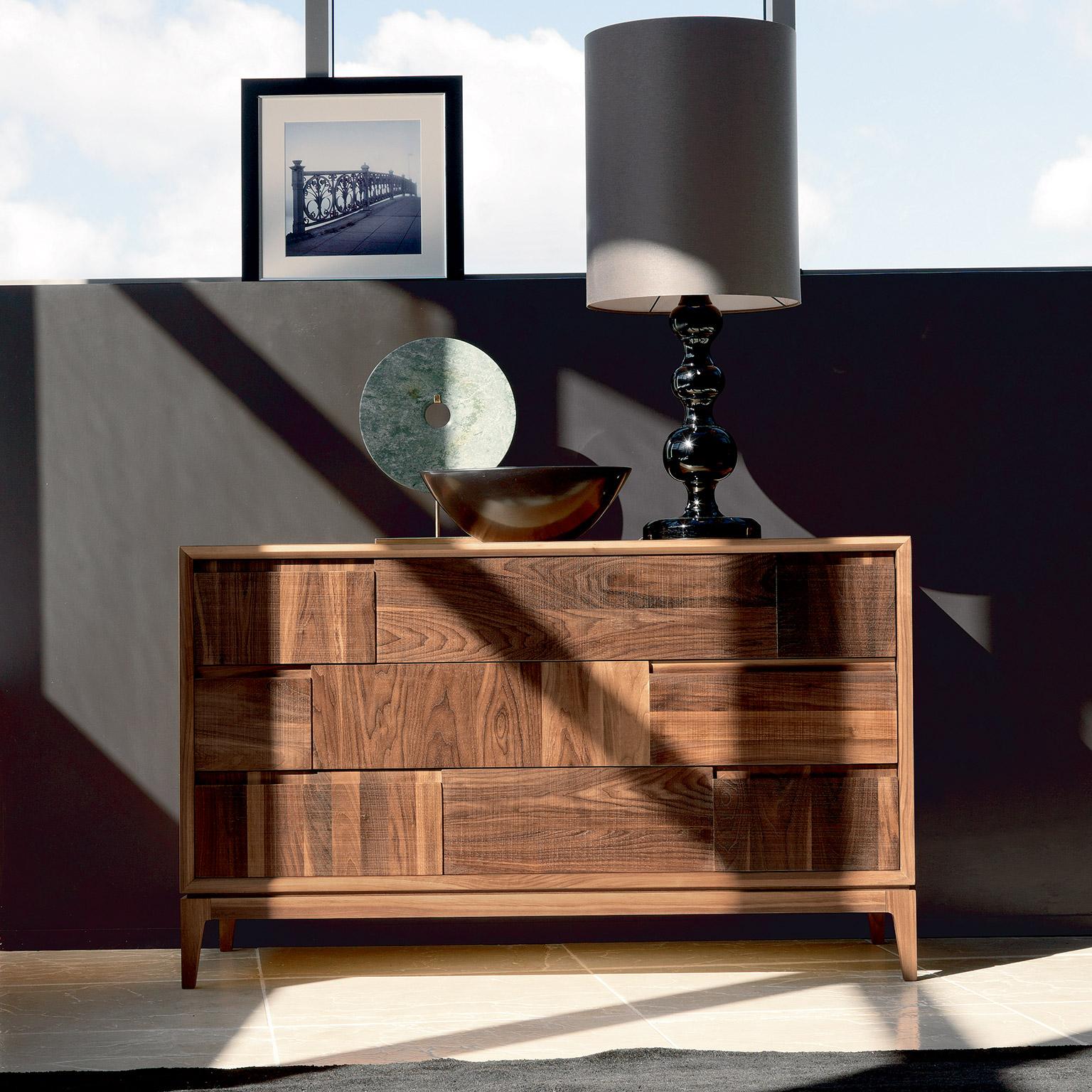 Modern Trama e ordito Solid Wood Dresser, Walnut Natural Finish, Contemporary For Sale