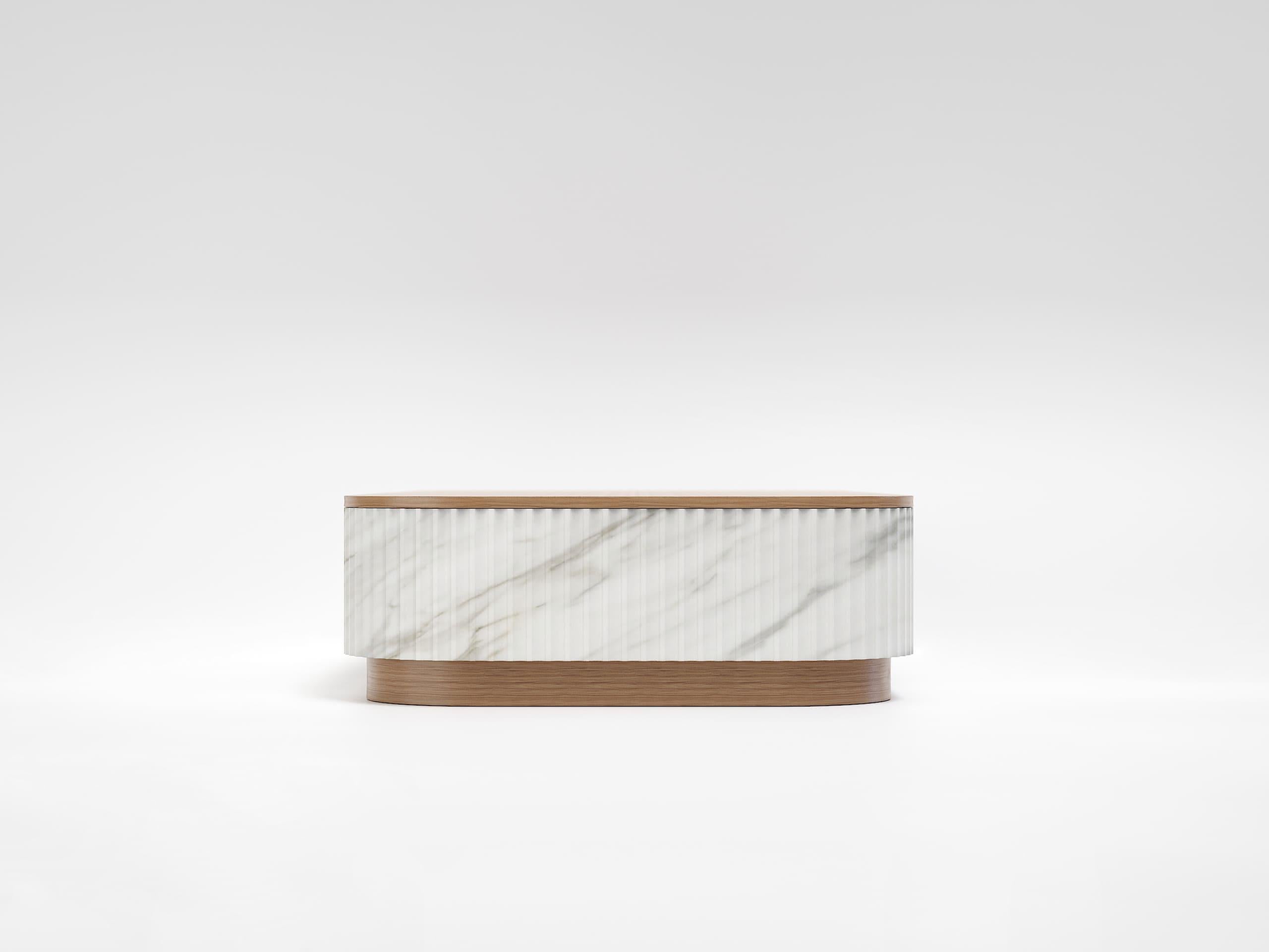 Trama - Modern Coffee Table in Fluted Calacatta Marble and White Oak Wood (Italian) im Angebot