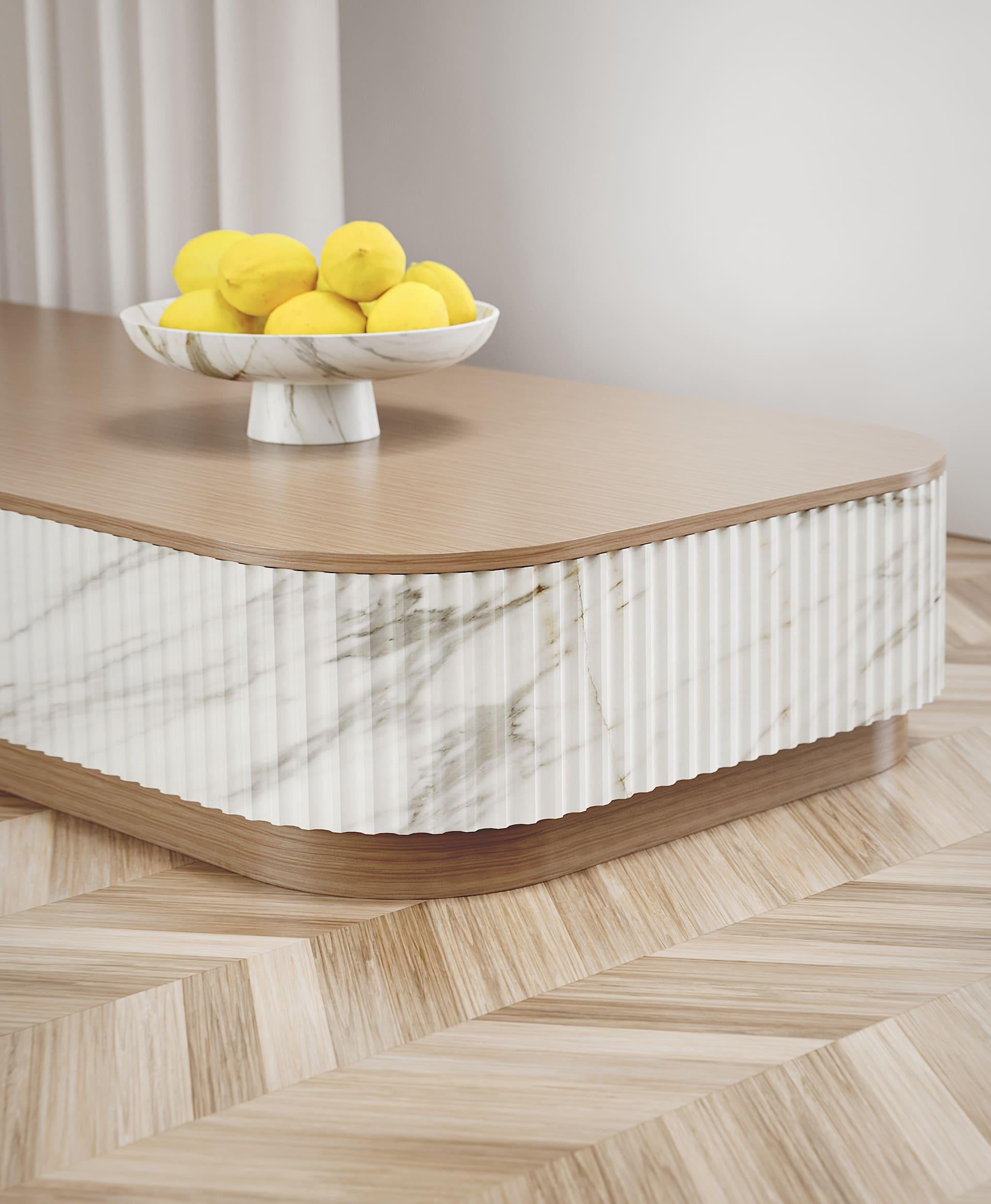 Trama - Modern Coffee Table in Fluted Calacatta Marble and White Oak Wood im Zustand „Neu“ im Angebot in Cologna Veneta, IT