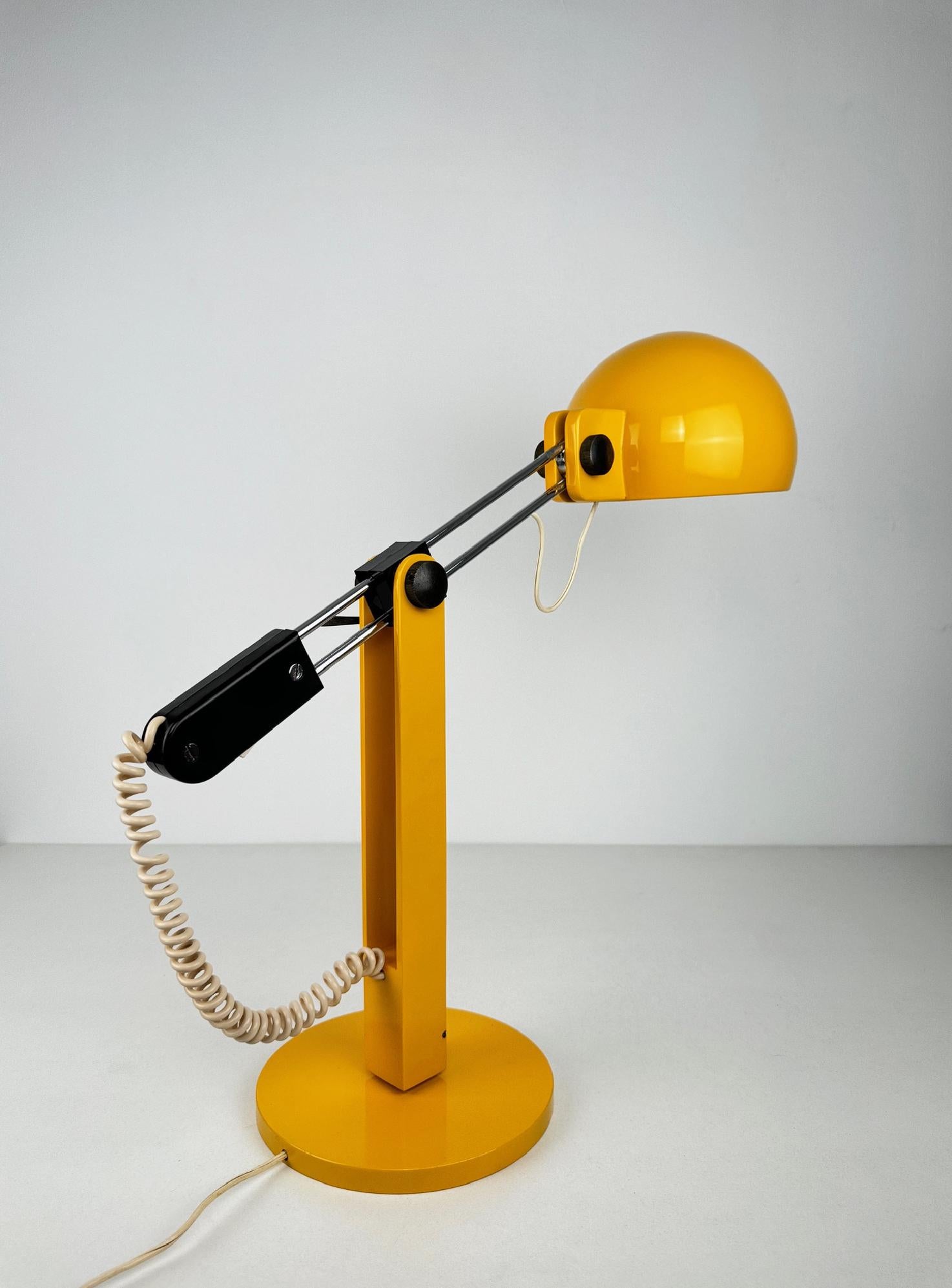 Tramo Large Swivel Yellow Table Lamp by Miguel Milá: A 1970s Design Icon

The Tramo Large Swivel Yellow Table Lamp, designed by Miguel Milá in the 1970s, is a striking example of innovative and functional design from a master of mid-century modern