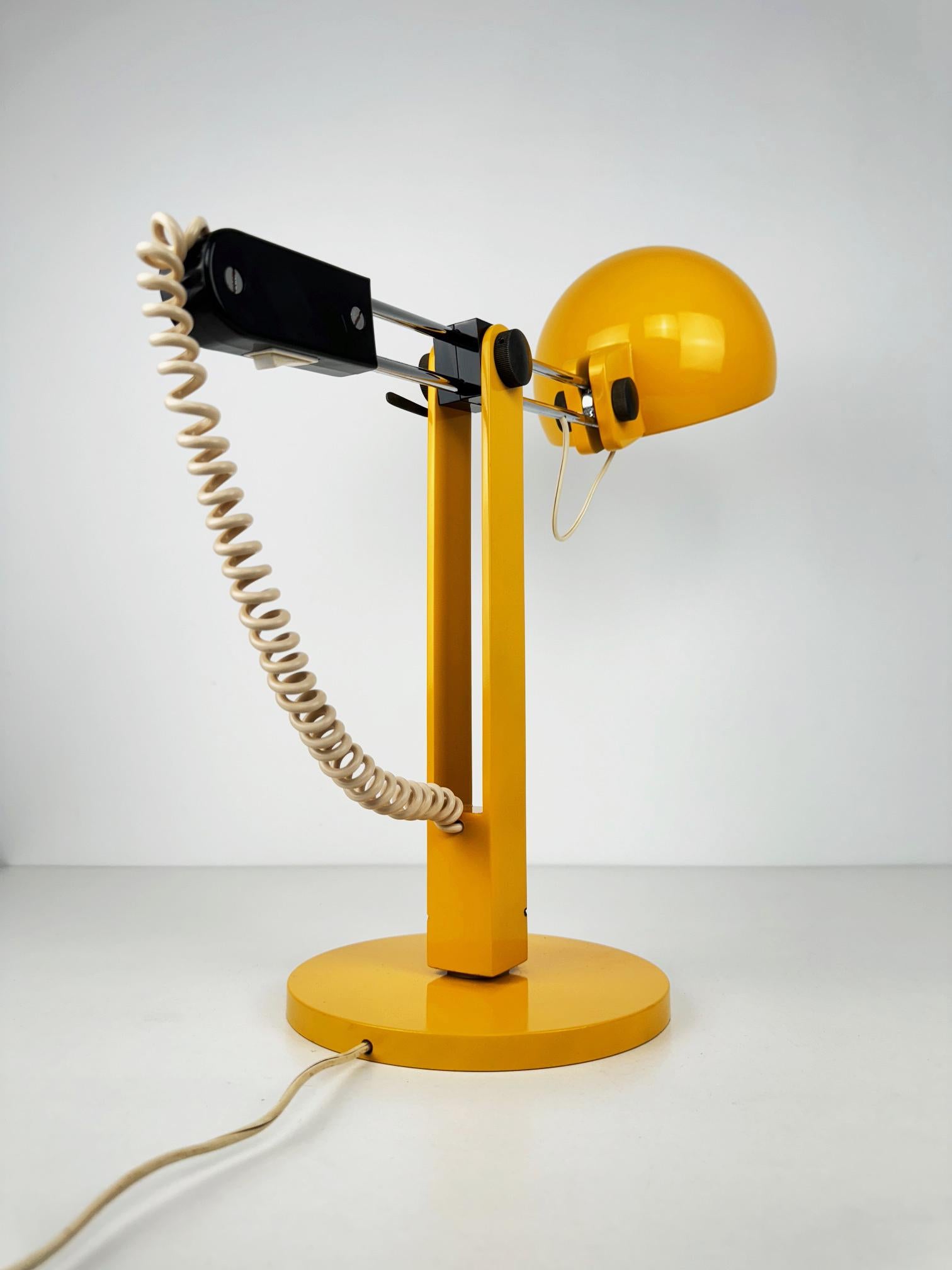 Tramo Large Swivel yellow table lamp by Miguel Milá In Excellent Condition In BARCELONA, ES