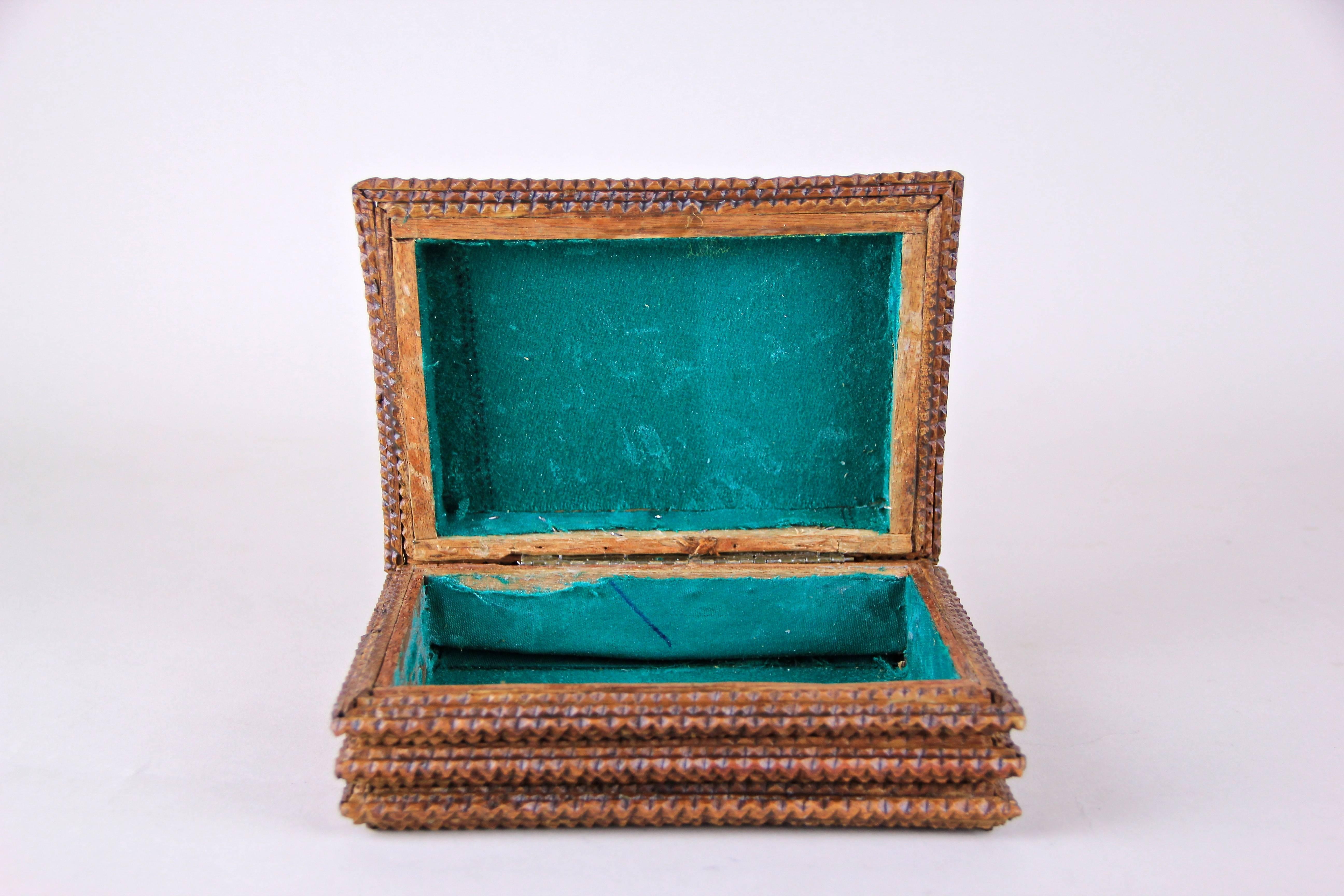 Another fine Tramp Art Box from the so called historism period around the late 19th century. The substructure was built out of an old cigar box on which the hand-carved basswood pieces were set very carefully. Through this the Tramp Art box offers