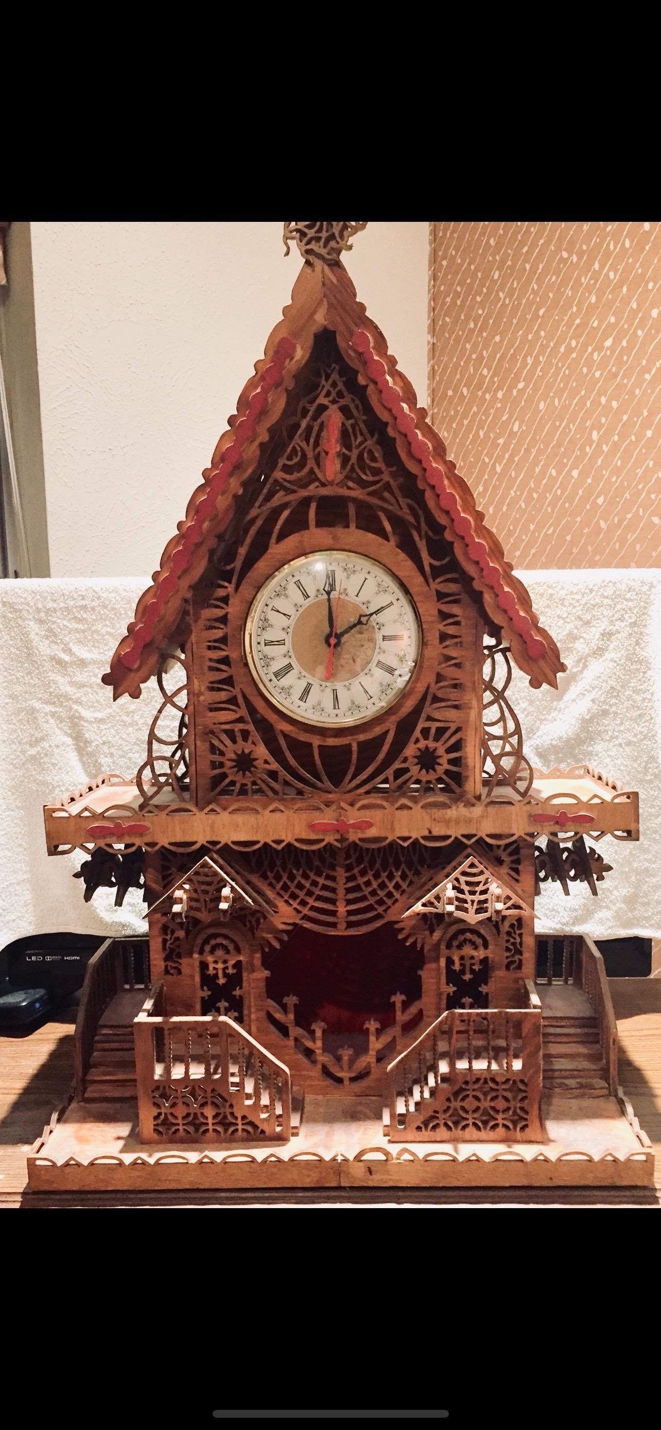 Tramp Art Clock In Good Condition For Sale In Houston, TX